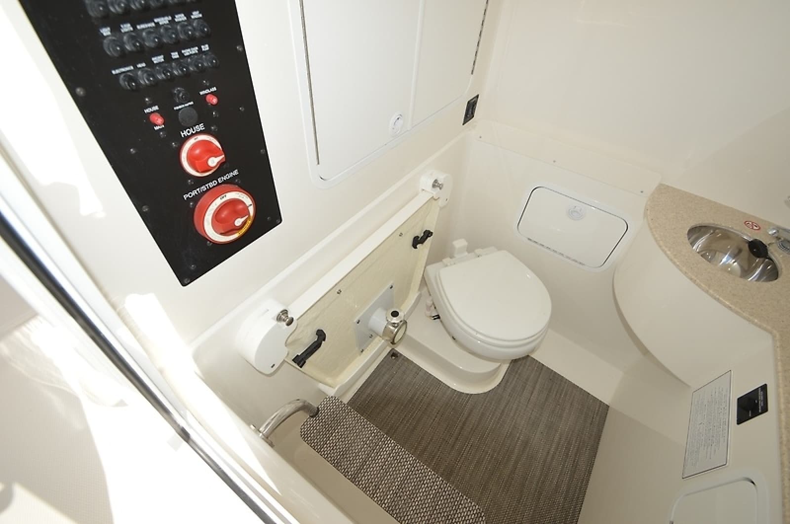 2023 Regulator 28 Forward Seating - Photo 54