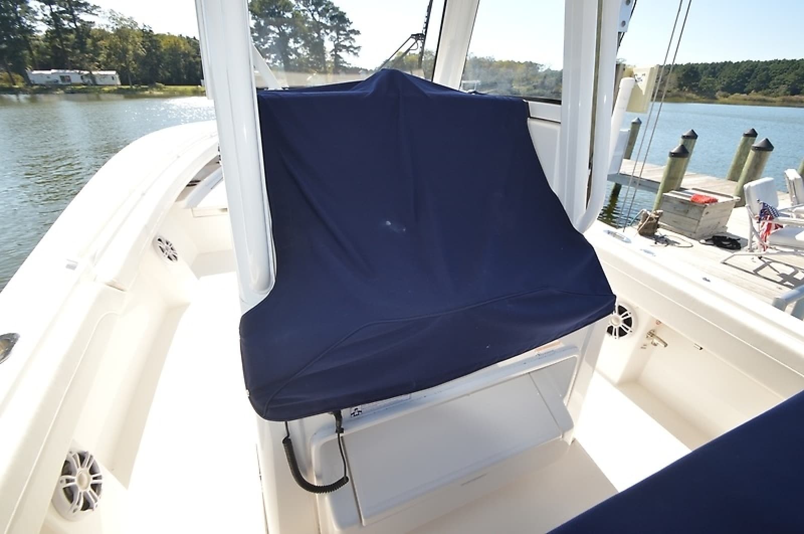 2023 Regulator 28 Forward Seating - Photo 13