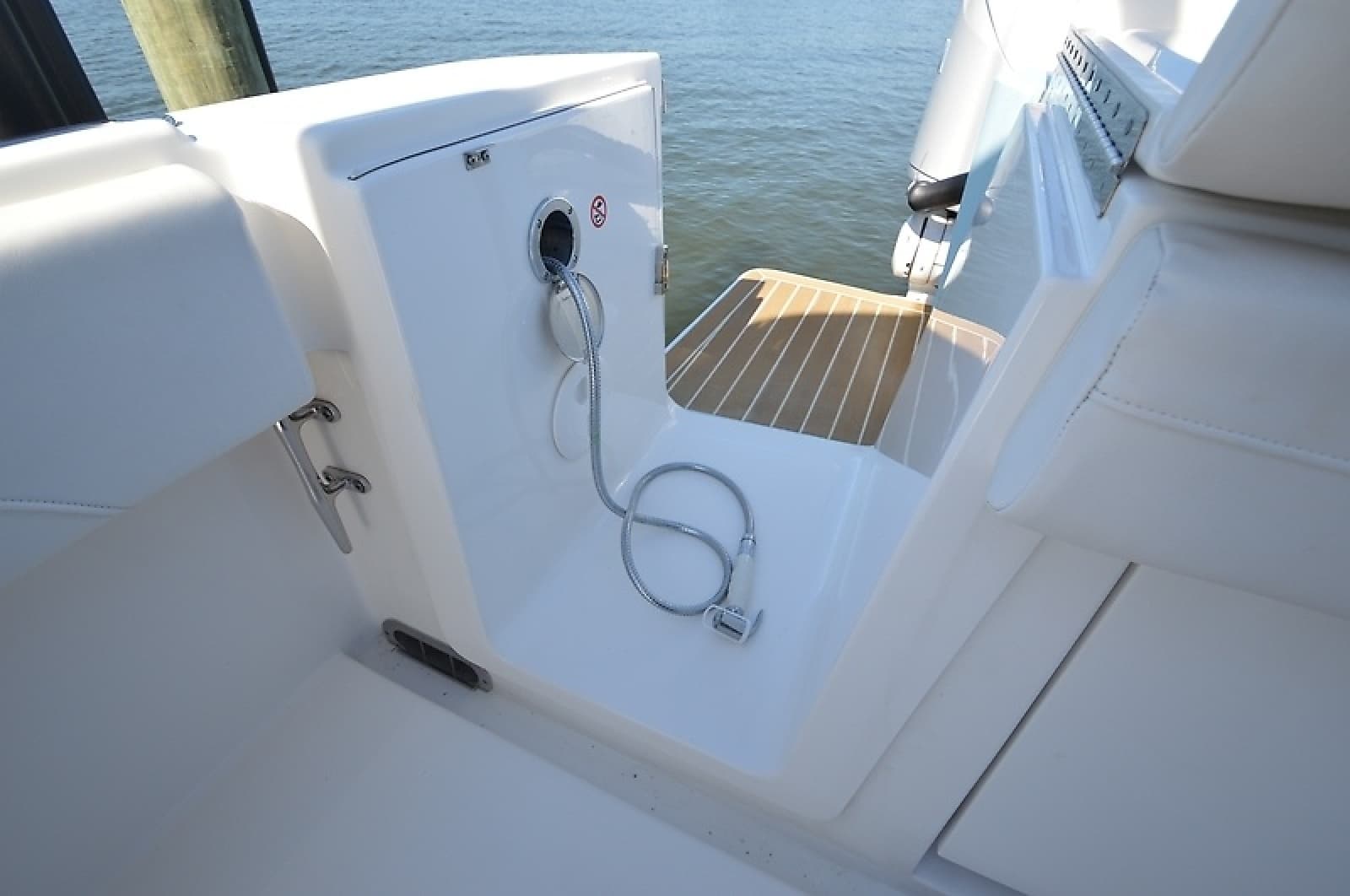 2023 Regulator 28 Forward Seating - Photo 8