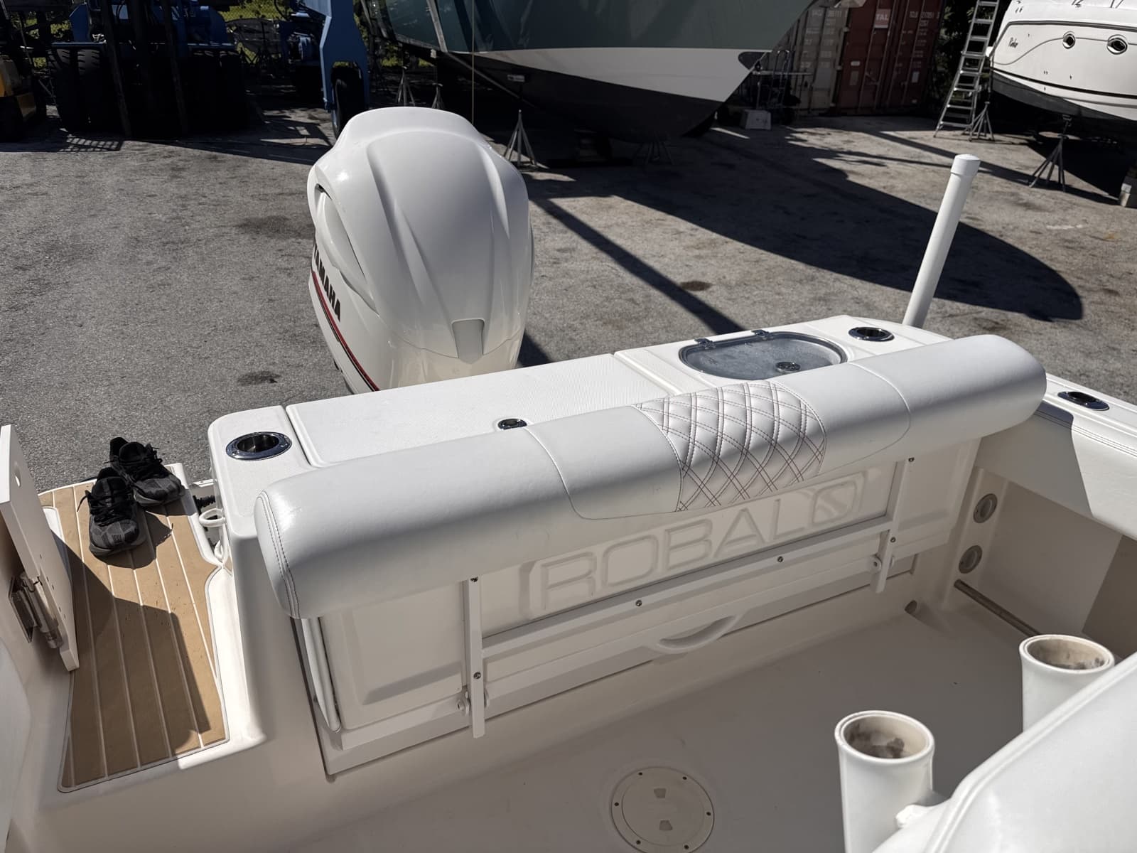 2017 Robalo R242 - Photo 10