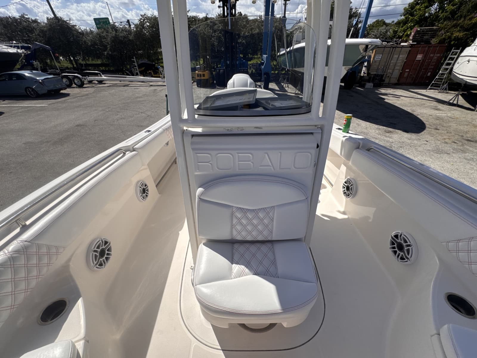 2017 Robalo R242 - Photo 17