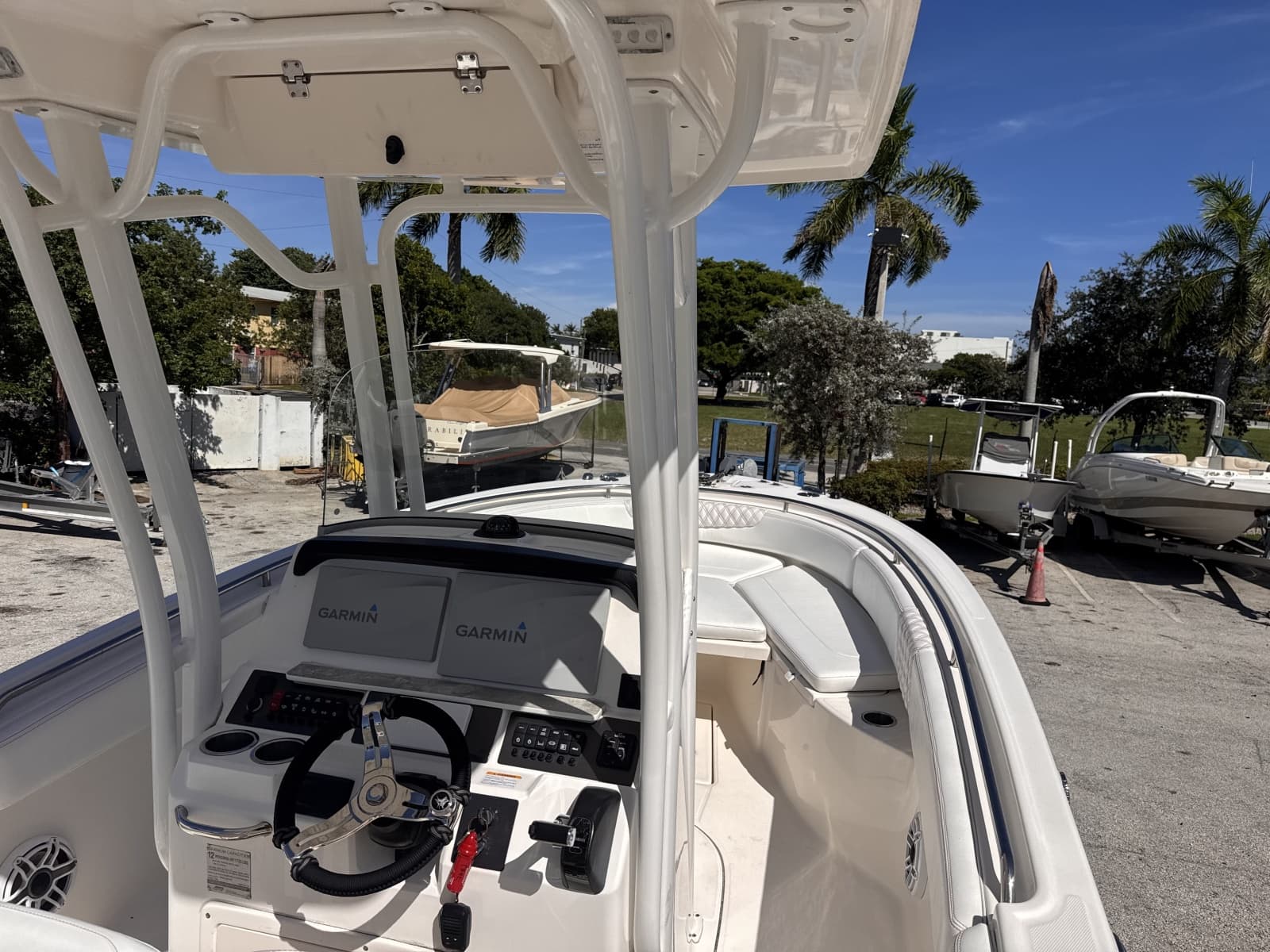 2017 Robalo R242 - Photo 12