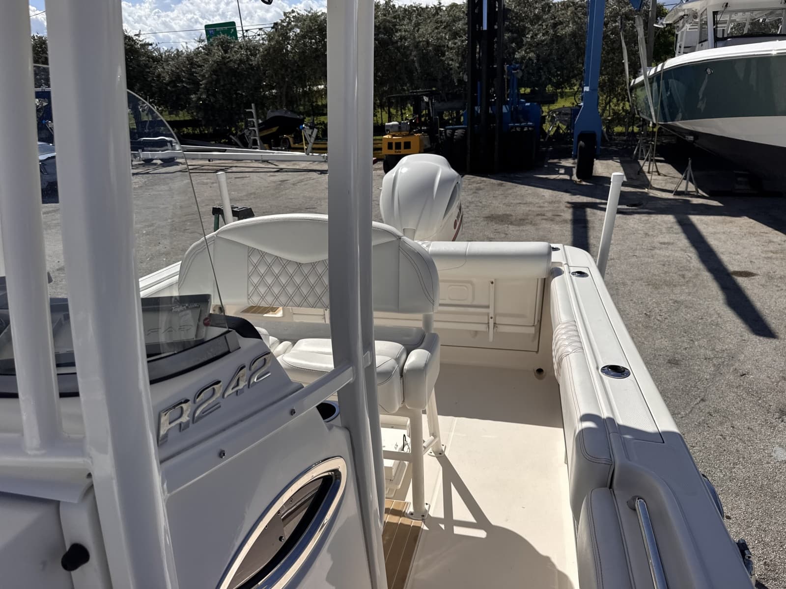 2017 Robalo R242 - Photo 21