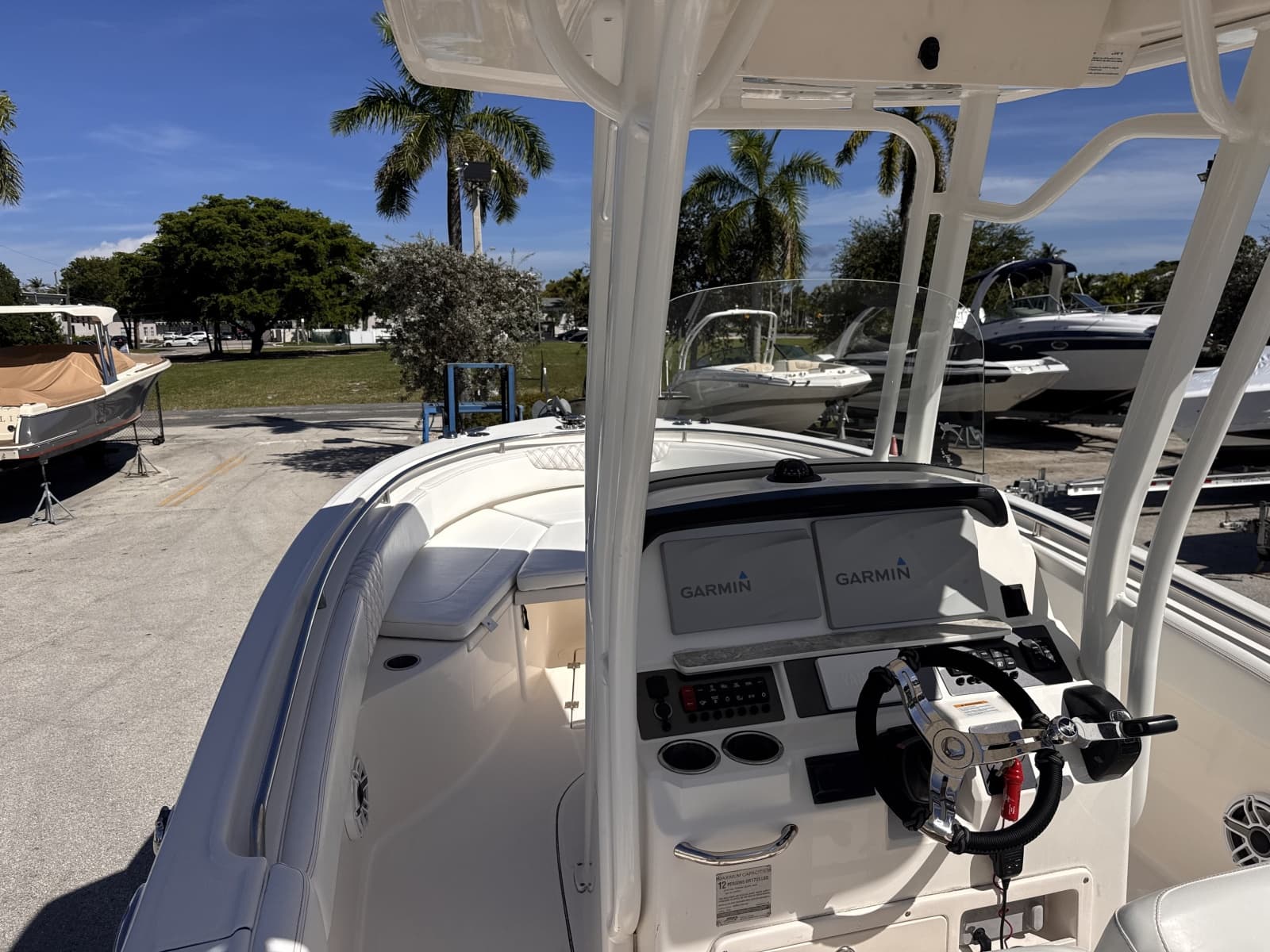 2017 Robalo R242 - Photo 11
