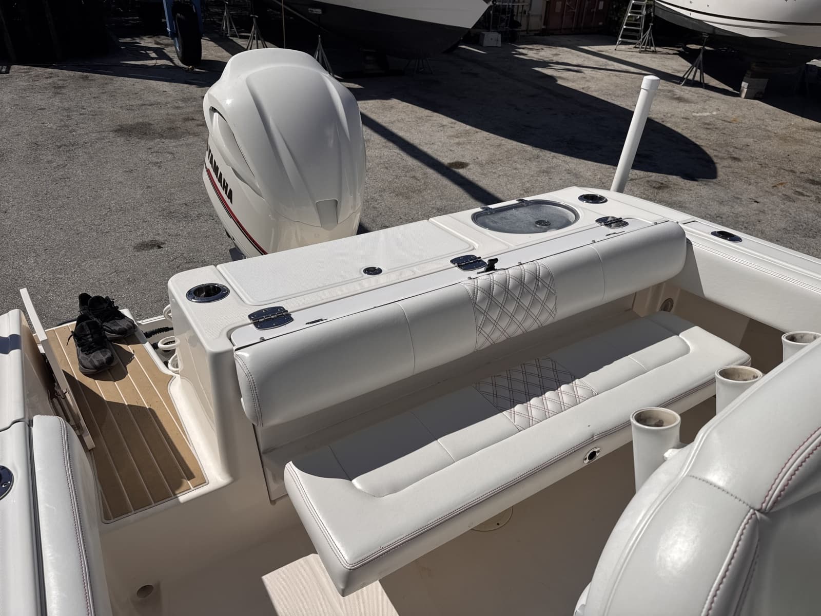 2017 Robalo R242 - Photo 9