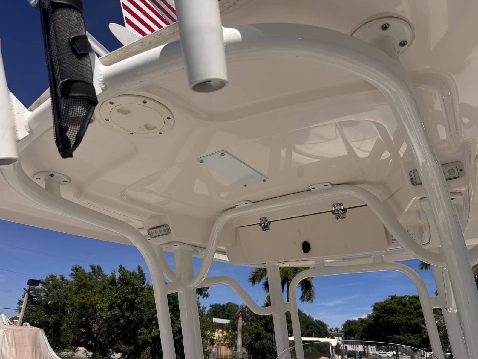 2017 Robalo R242 - Photo 23