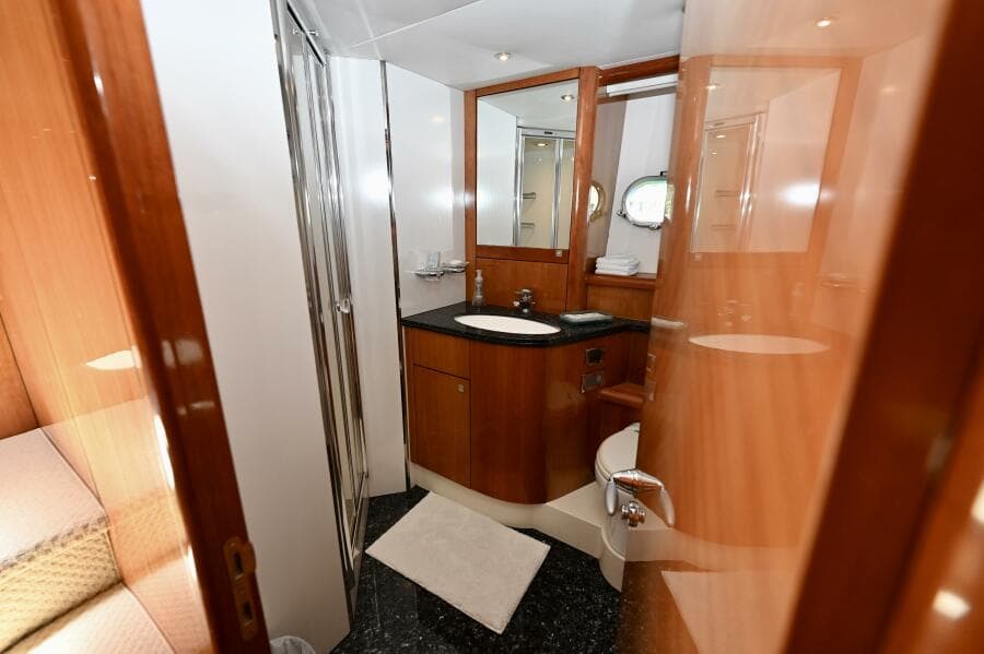 2005 Sunseeker Yacht - Photo 34