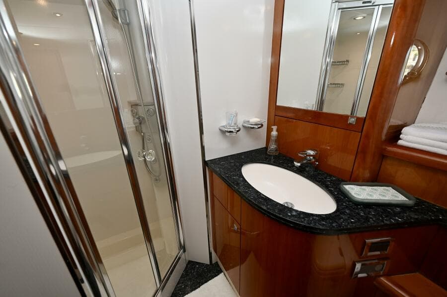 2005 Sunseeker Yacht - Photo 35