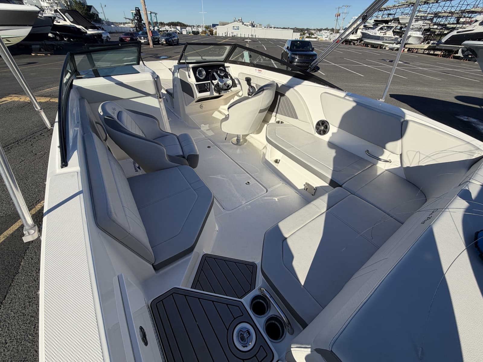 2020 Sea Ray SPX 230 OB - Photo 10
