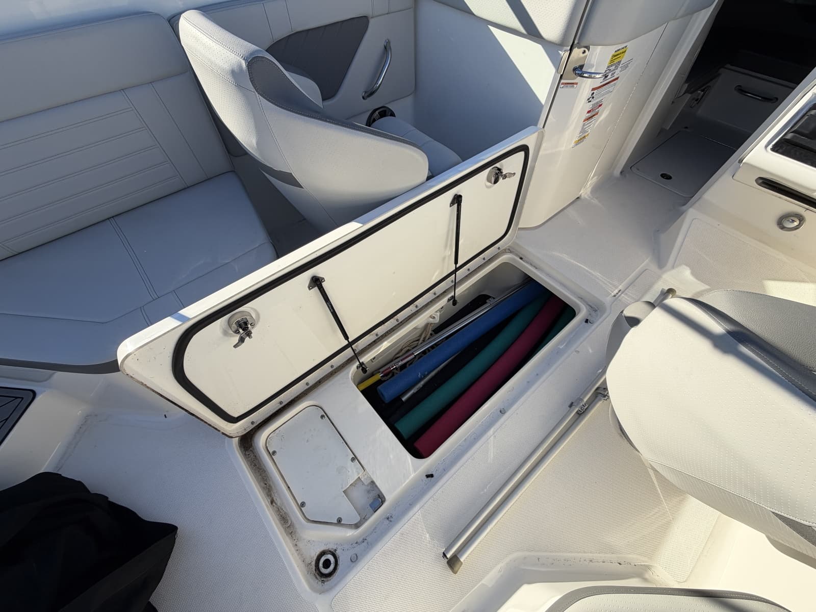 2020 Sea Ray SPX 230 OB - Photo 18