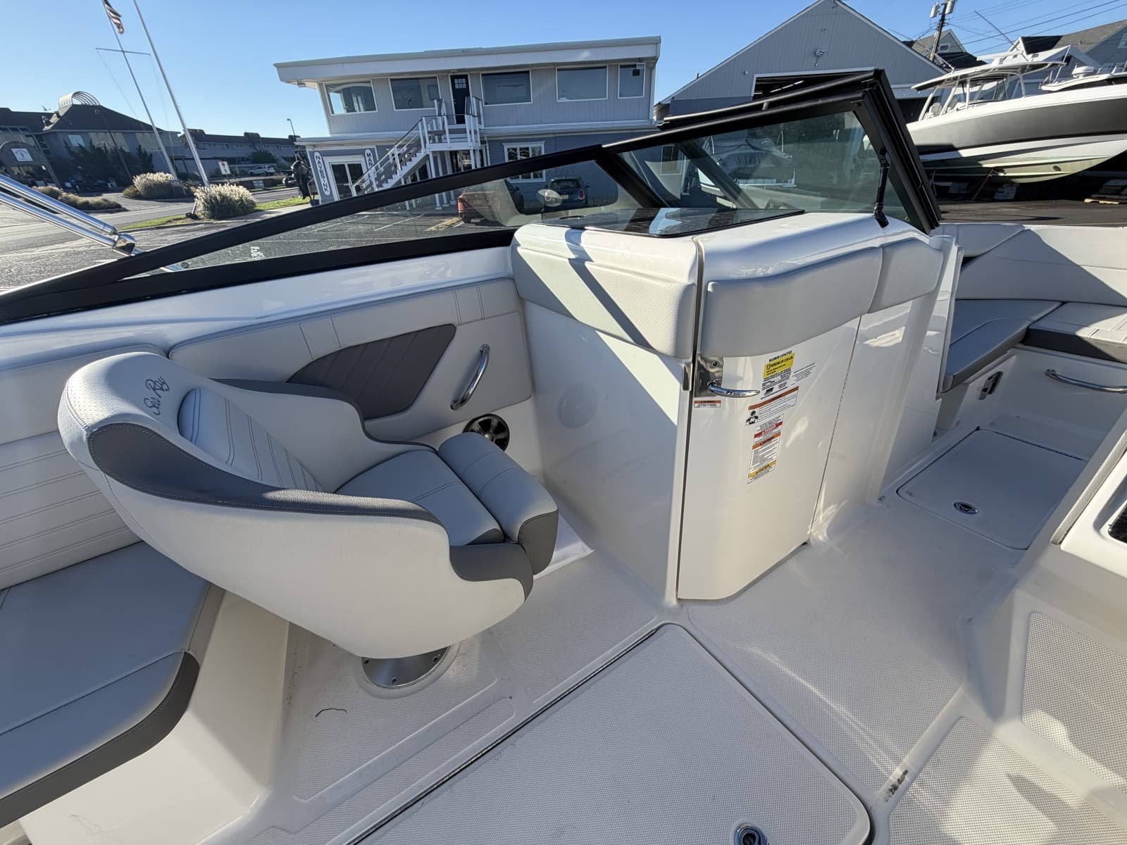 2020 Sea Ray SPX 230 OB - Photo 17