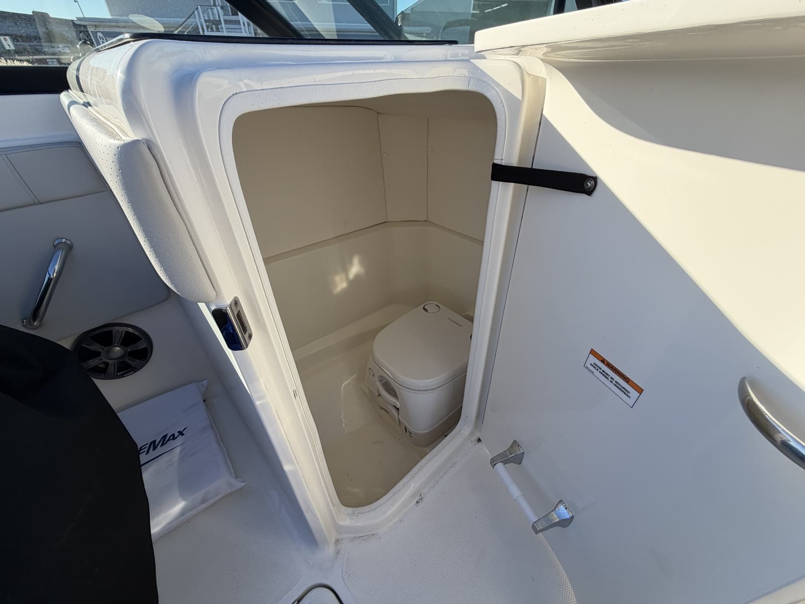 2020 Sea Ray SPX 230 OB - Photo 6