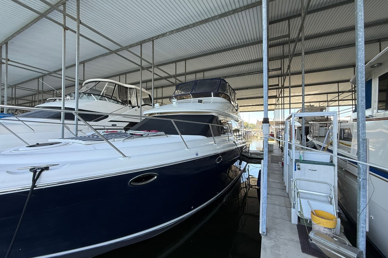 2007 Meridian 411 Sedan - Photo 3