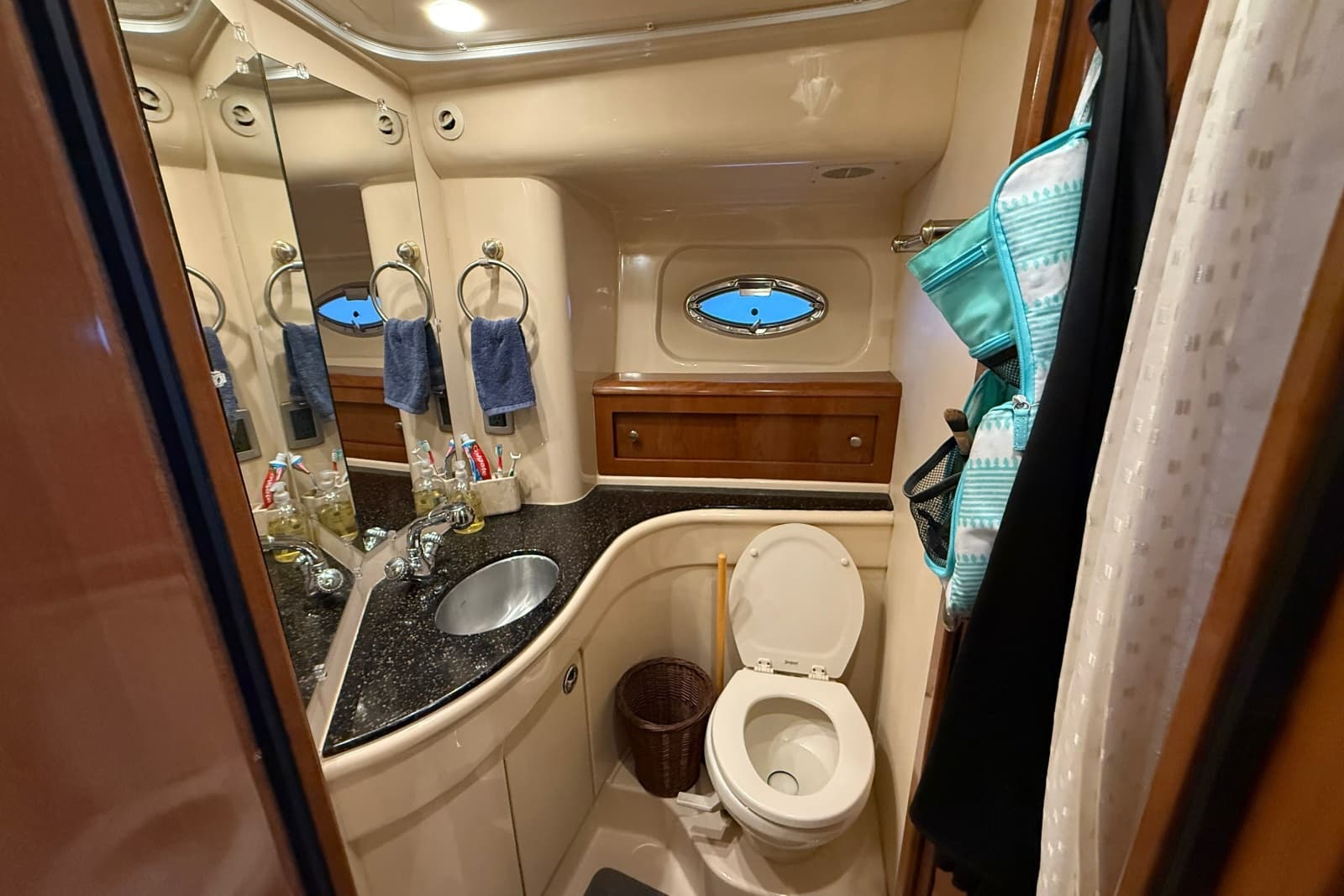 2007 Meridian 411 Sedan - Photo 16