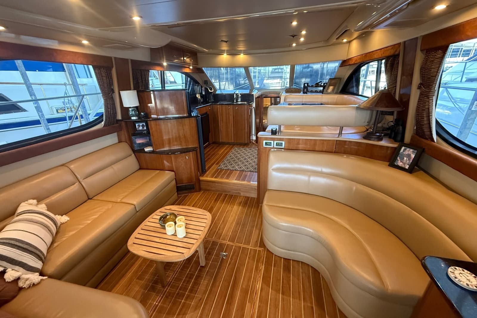 2007 Meridian 411 Sedan - Photo 10