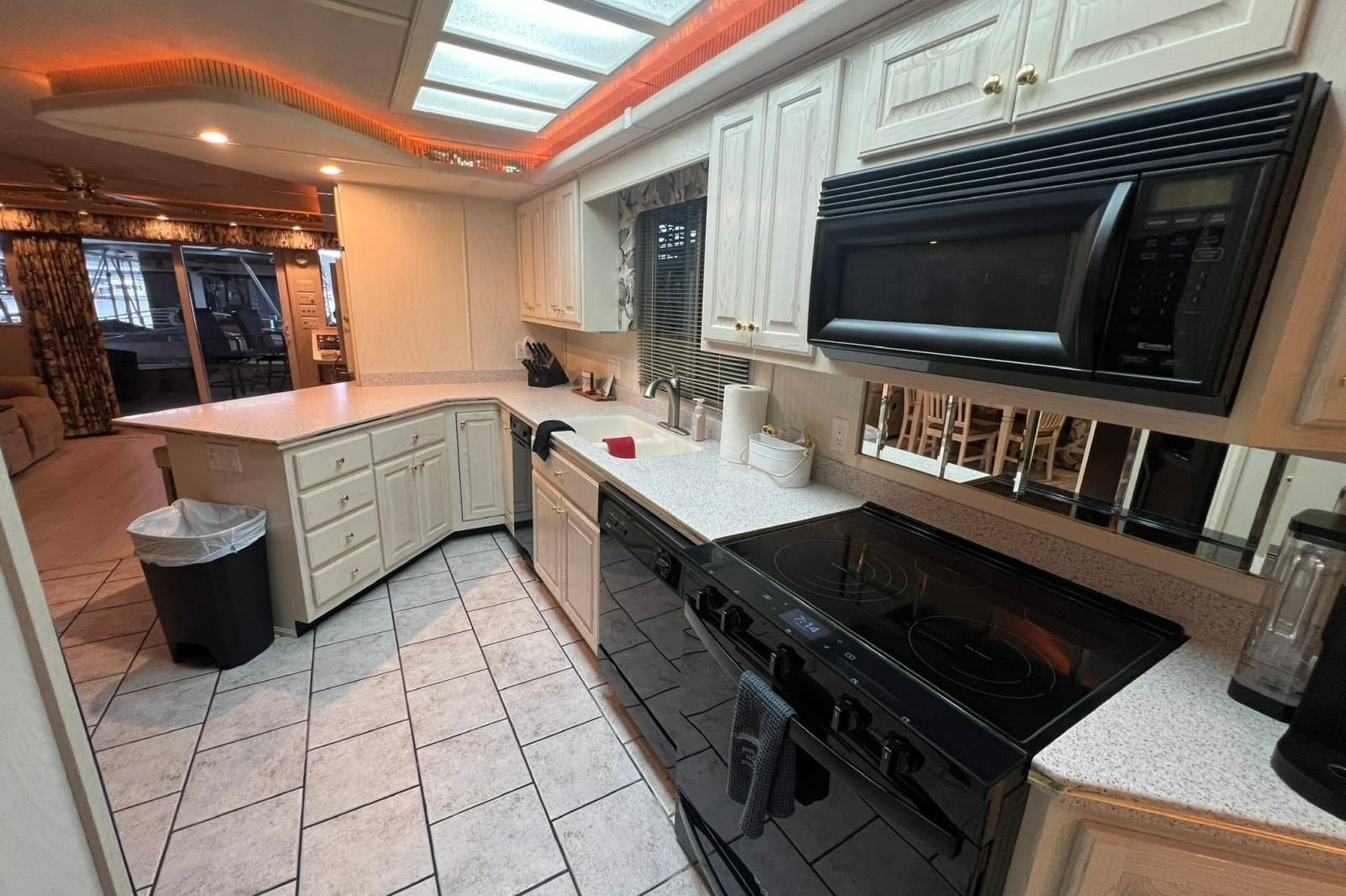 1999 Fantasy 75' x 17' Custom - Photo 29