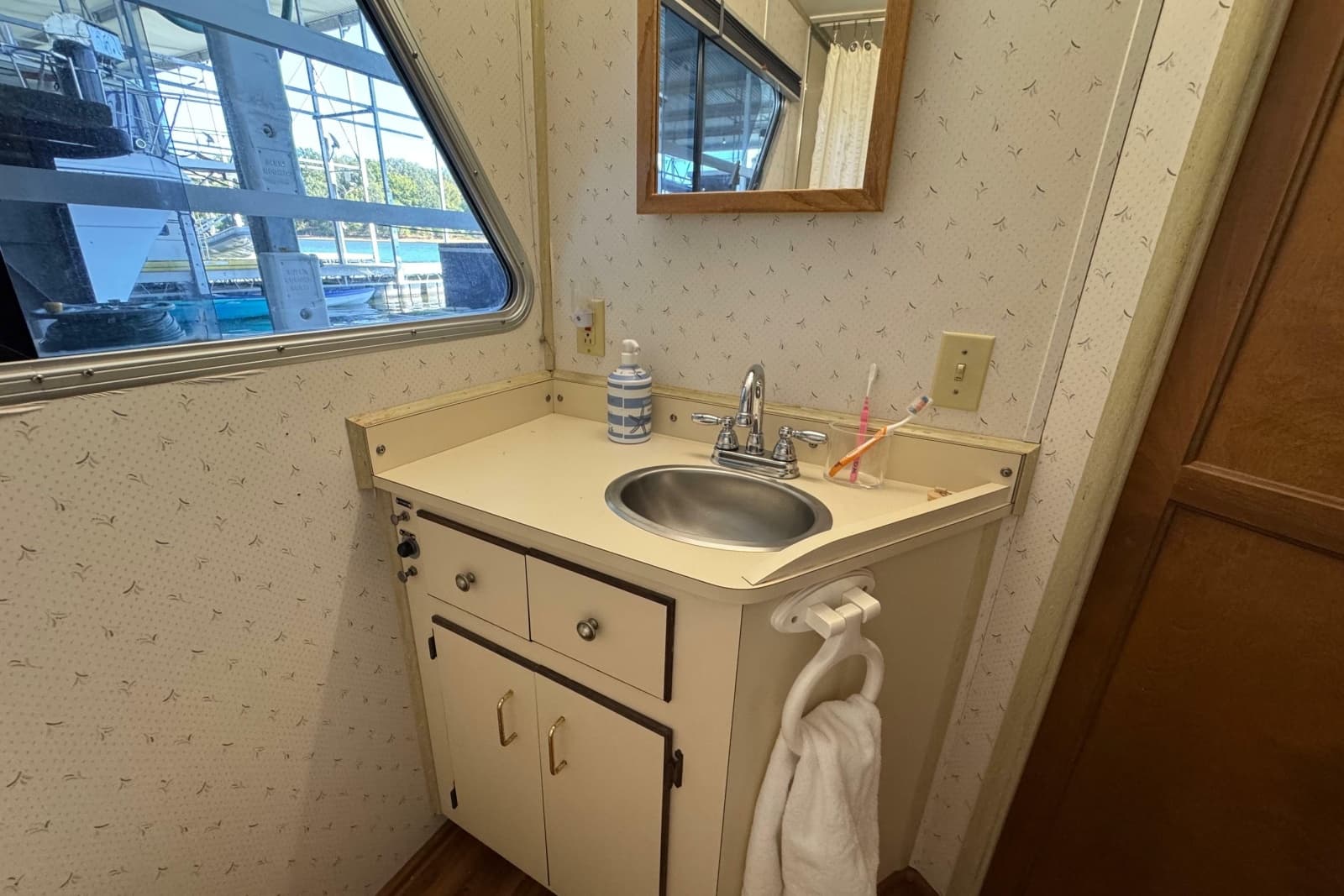 1993 Gibson 44 CABIN YACHT - Photo 26
