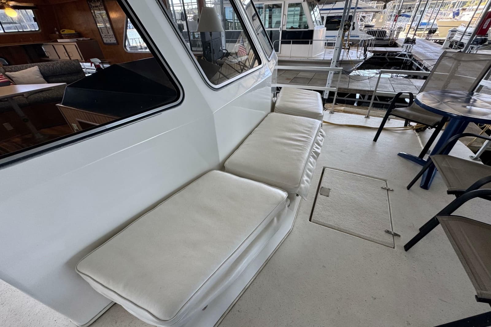 1993 Gibson 44 CABIN YACHT - Photo 9