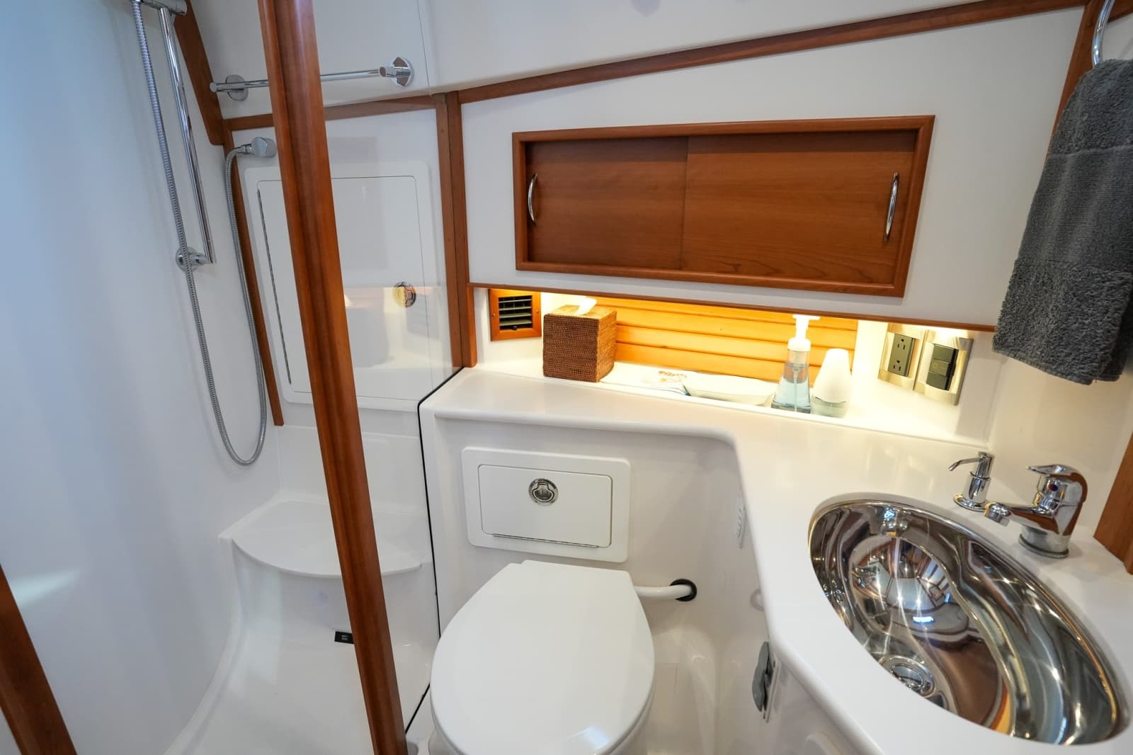 2022 Sabre 48 Salon Express - Photo 56