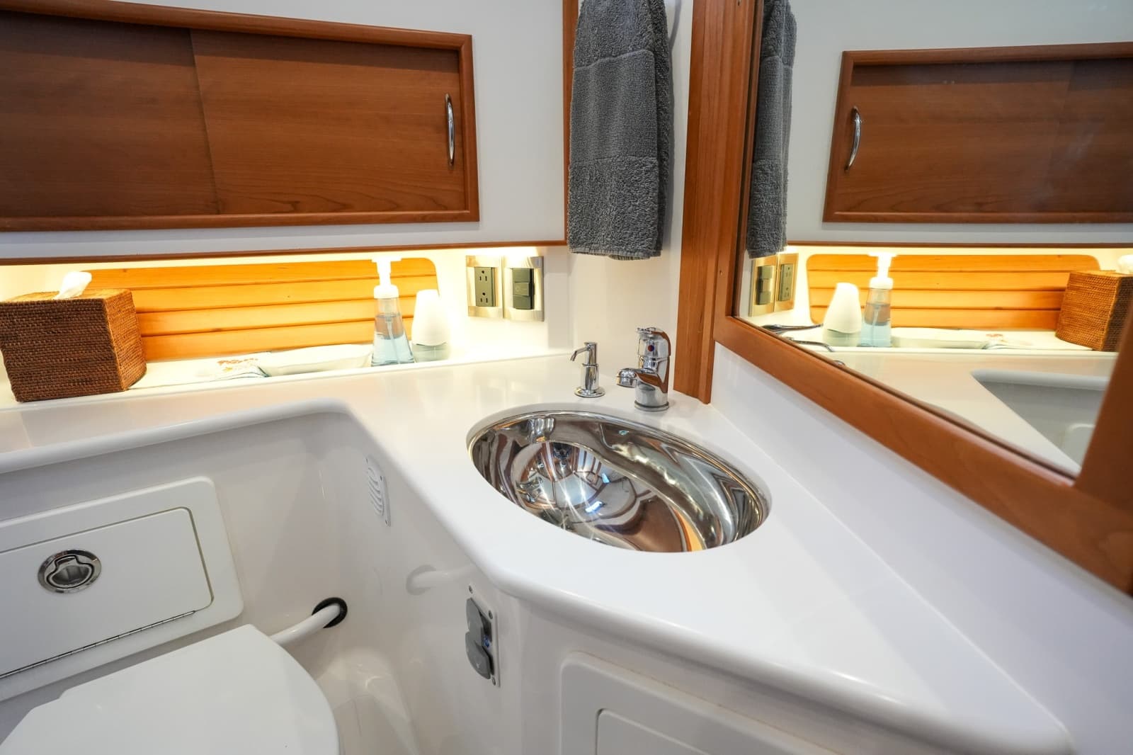 2022 Sabre 48 Salon Express - Photo 57