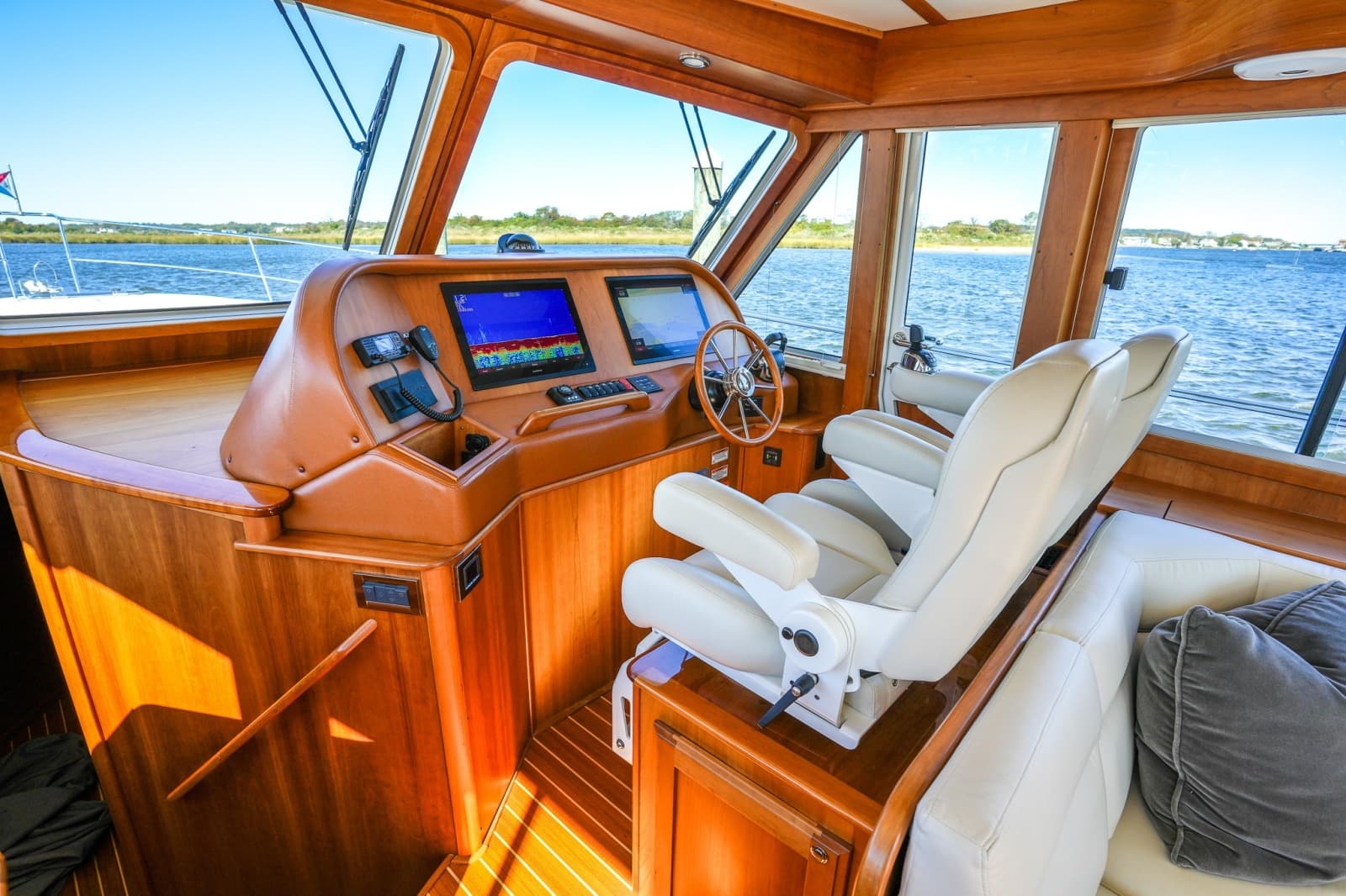 2022 Sabre 48 Salon Express - Photo 17