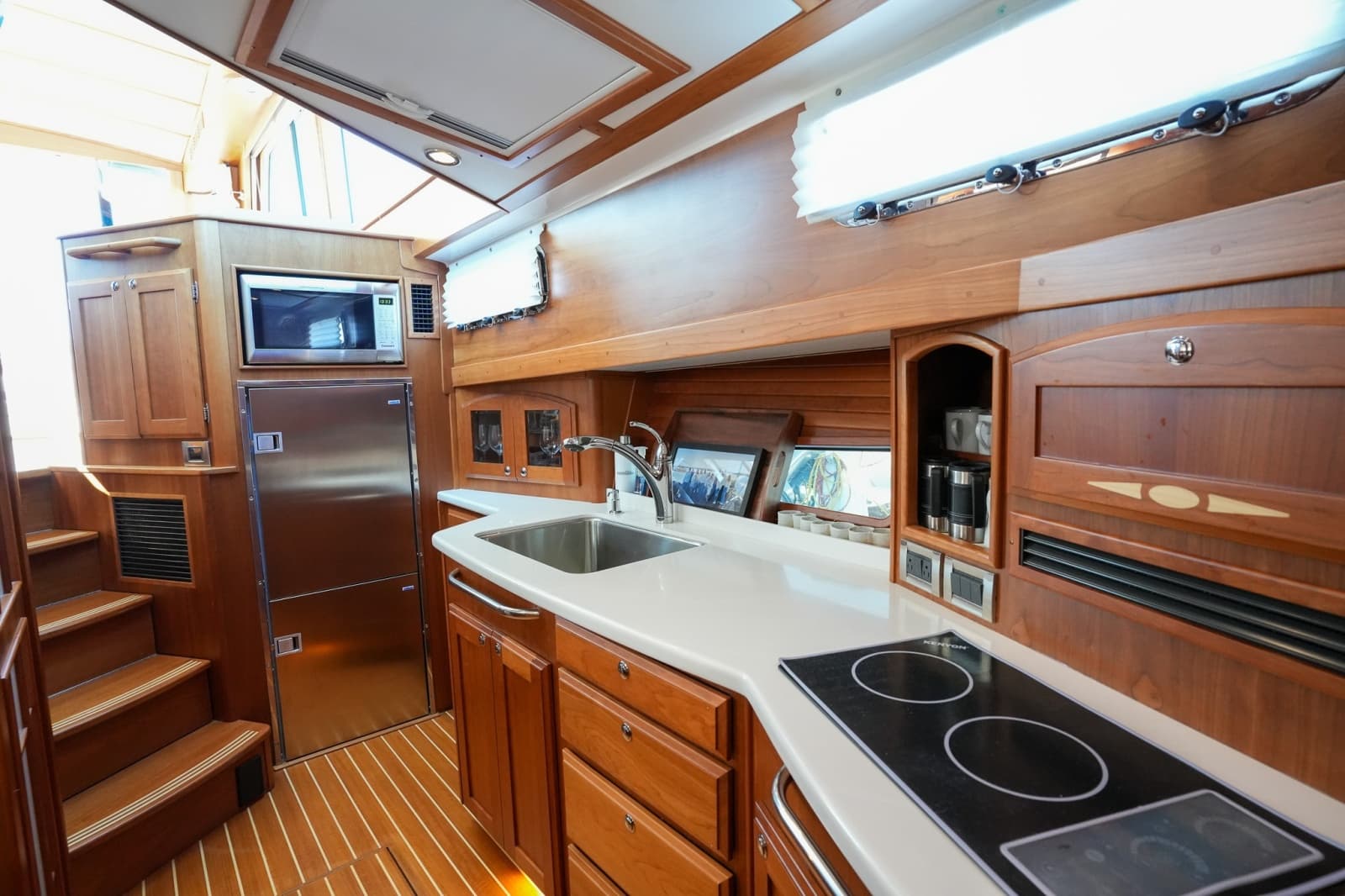 2022 Sabre 48 Salon Express - Photo 36