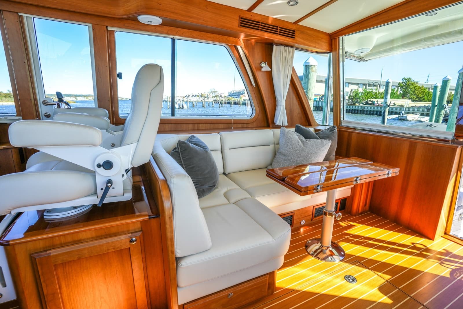 2022 Sabre 48 Salon Express - Photo 32