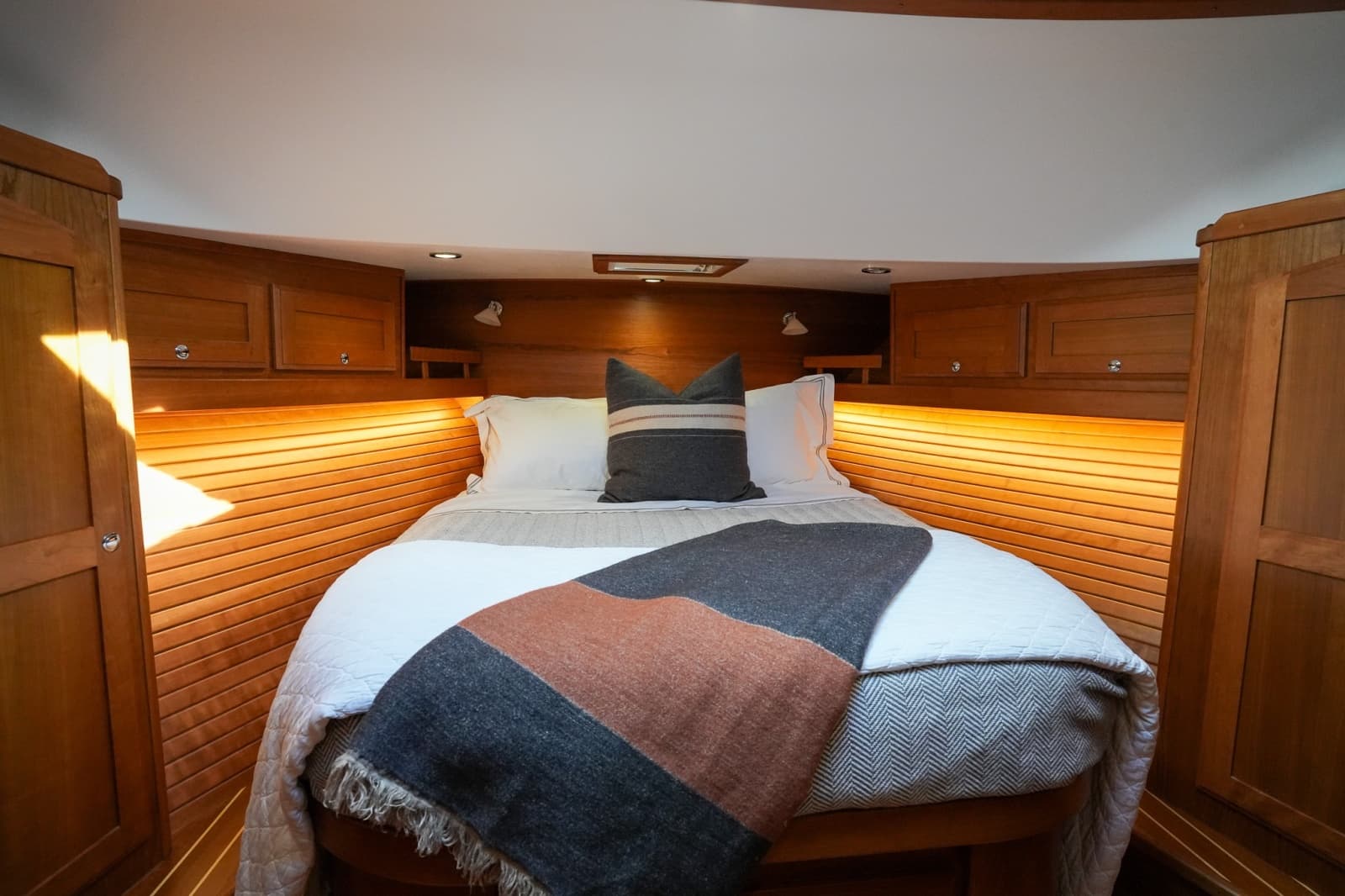 2022 Sabre 48 Salon Express - Photo 48