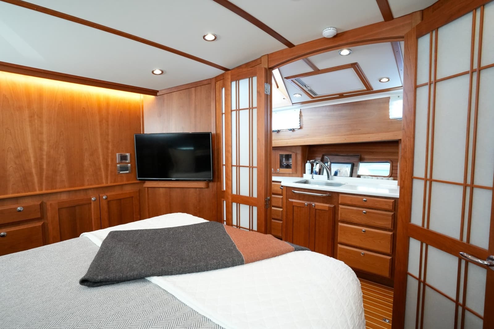 2022 Sabre 48 Salon Express - Photo 51