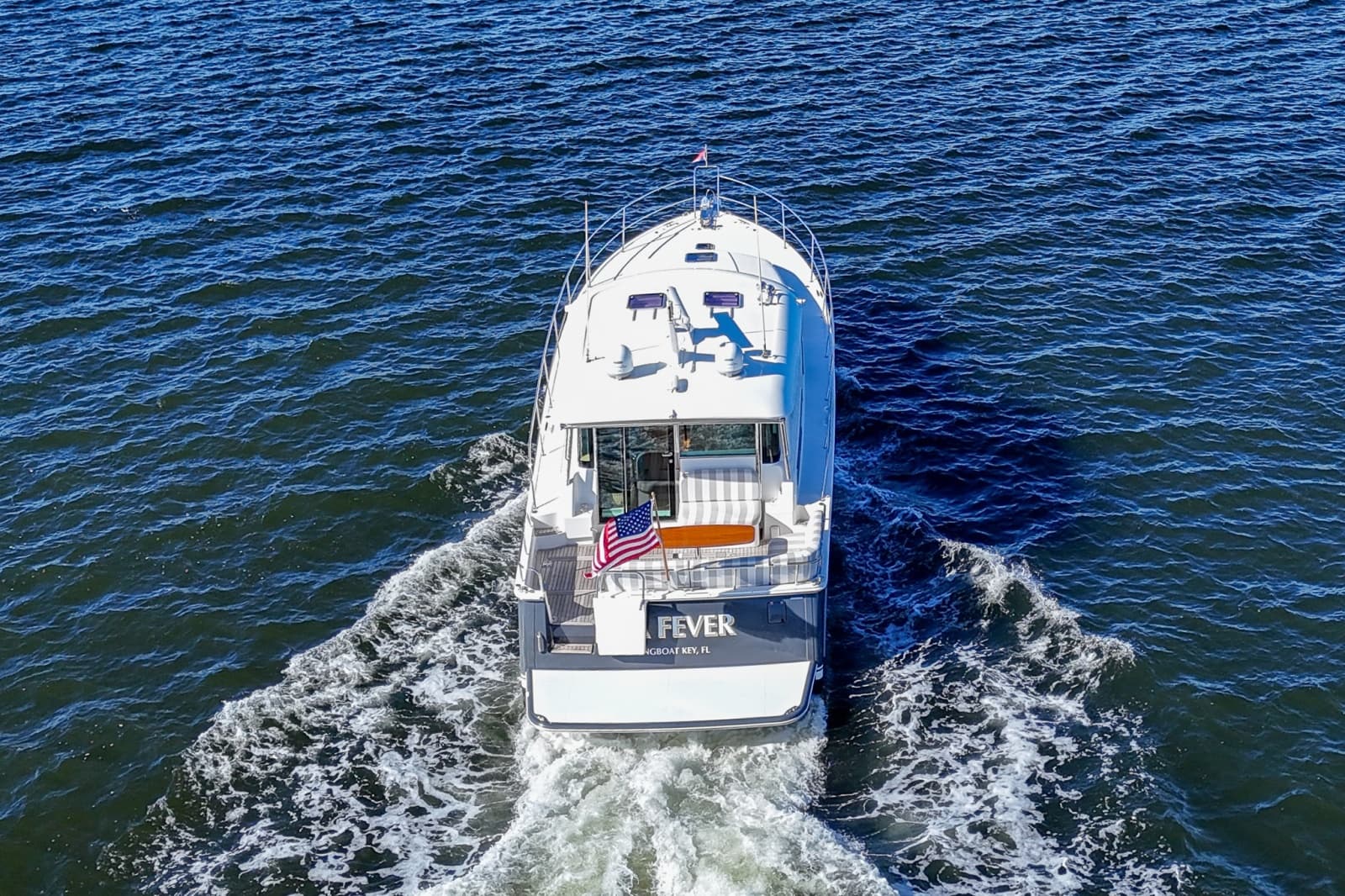 2022 Sabre 48 Salon Express - Photo 2