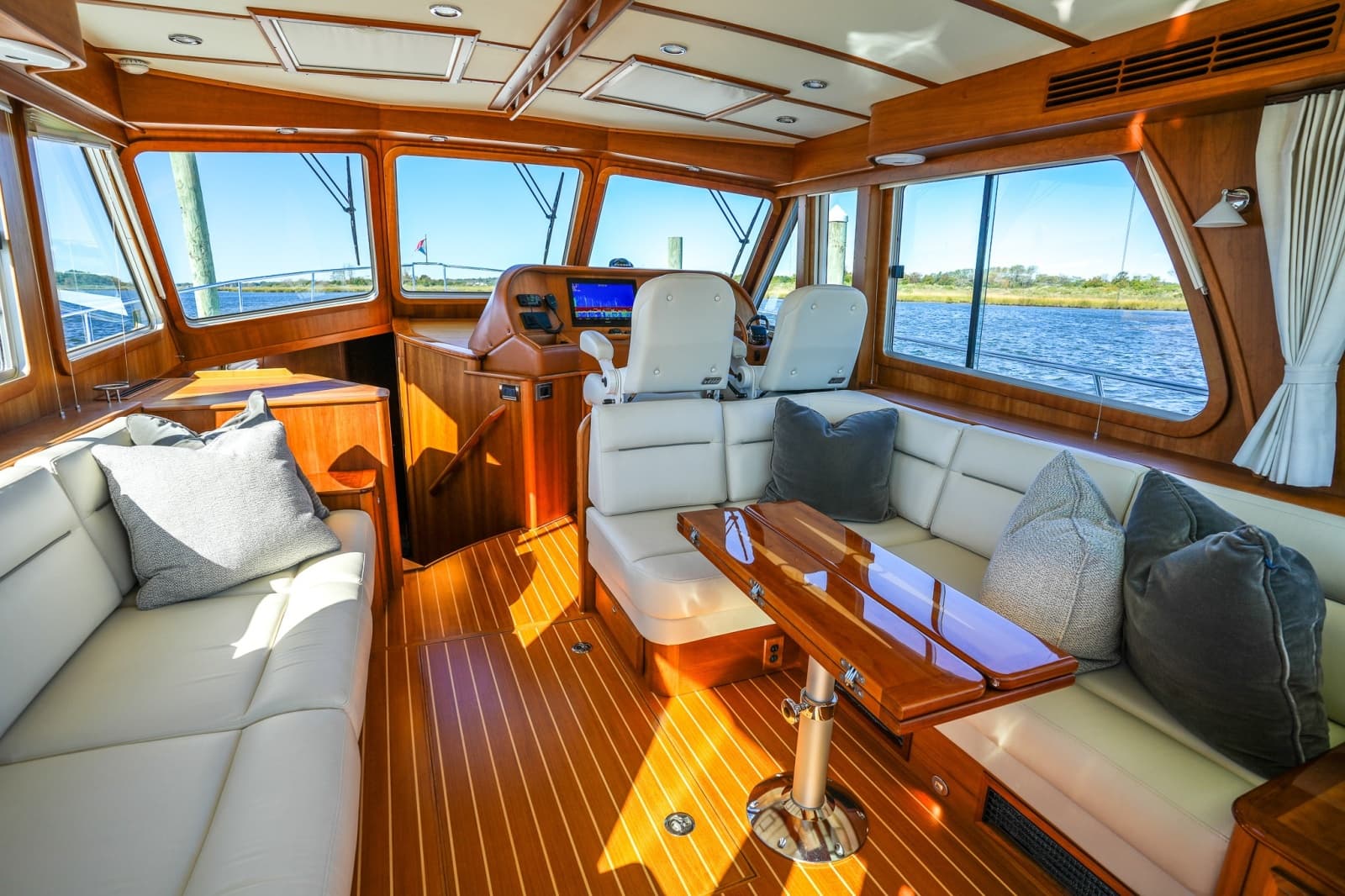 2022 Sabre 48 Salon Express - Photo 16