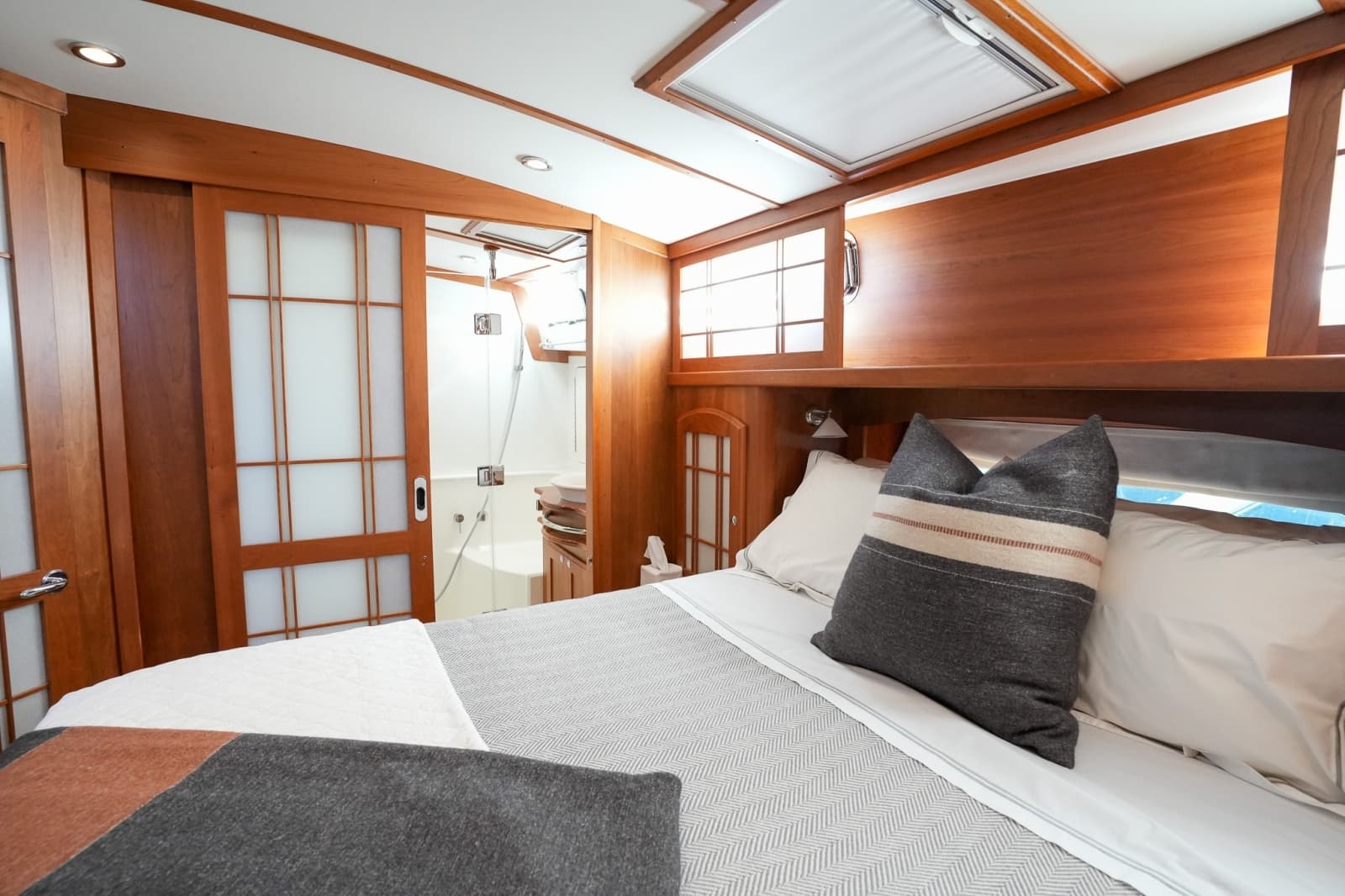 2022 Sabre 48 Salon Express - Photo 49