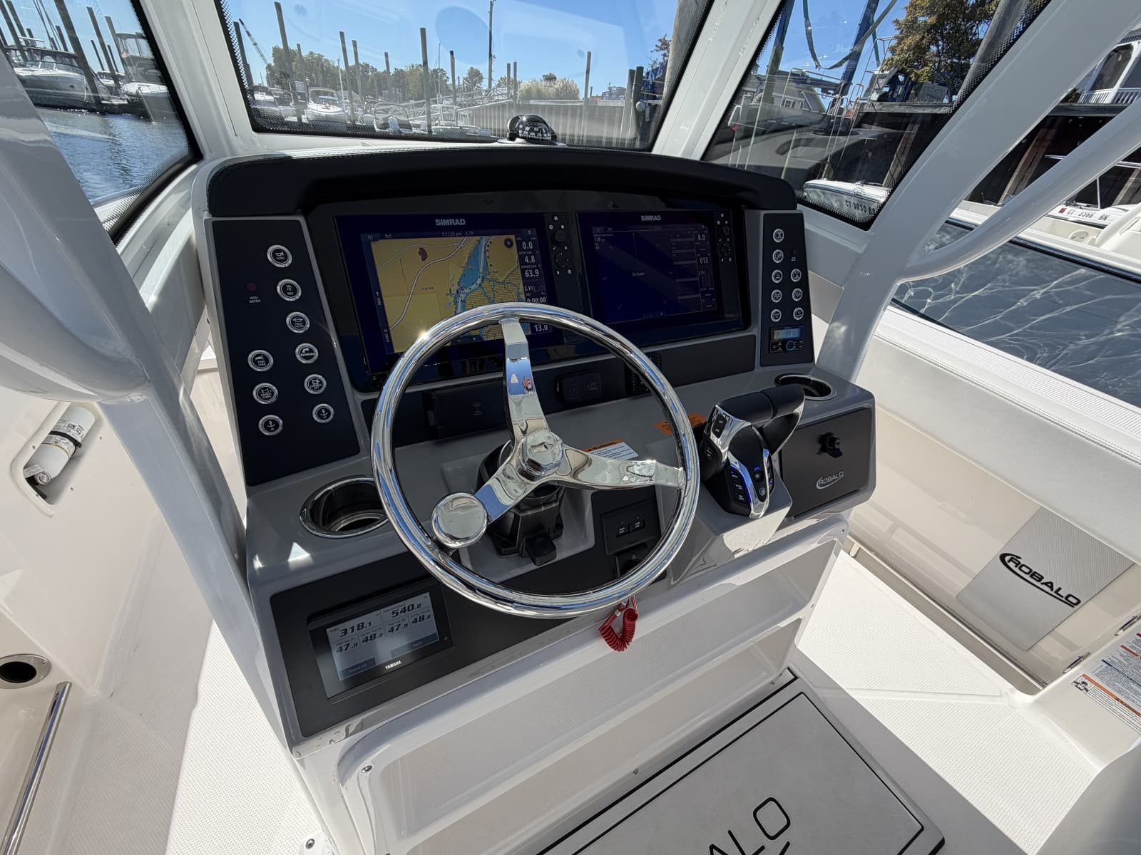 2025 Robalo R250 - Photo 8