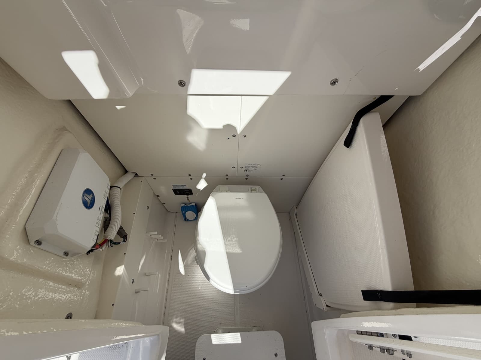 2025 Robalo R250 - Photo 14