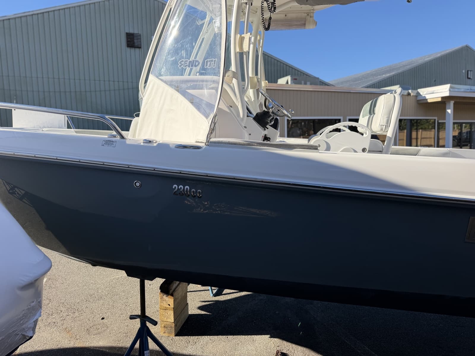 2014 Everglades 230 Center Console - Photo 21