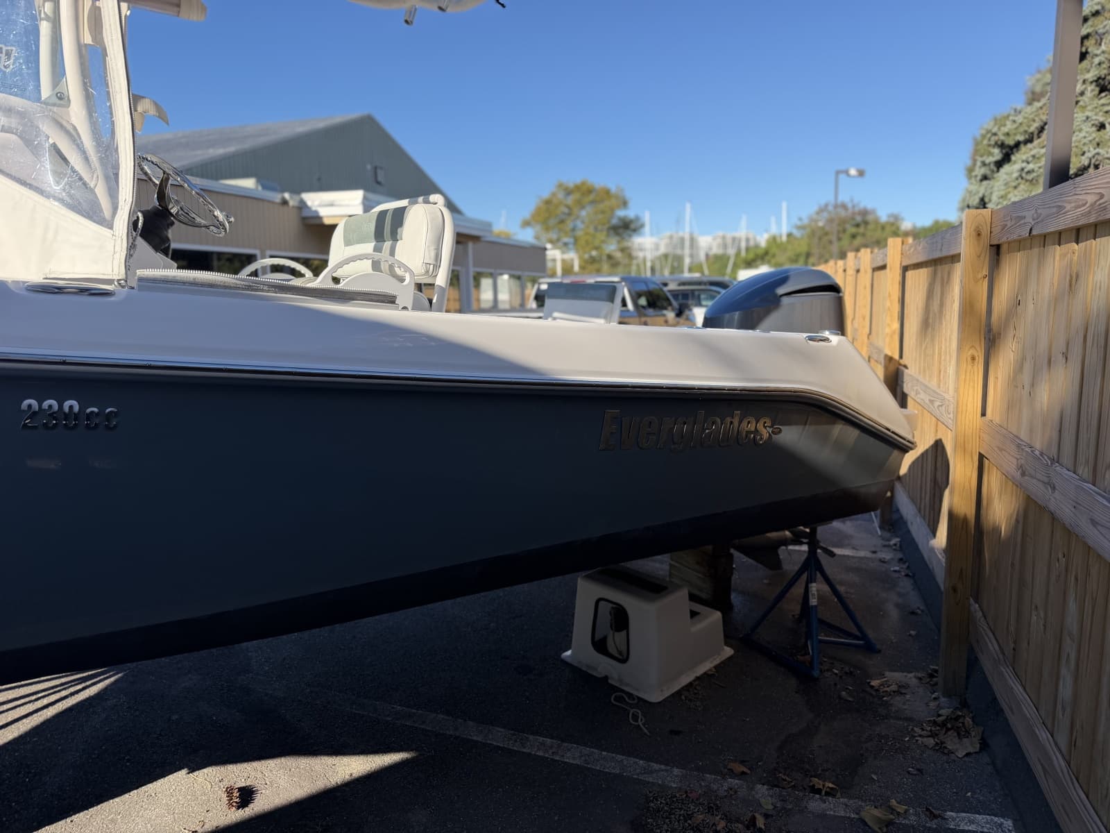 2014 Everglades 230 Center Console - Photo 22