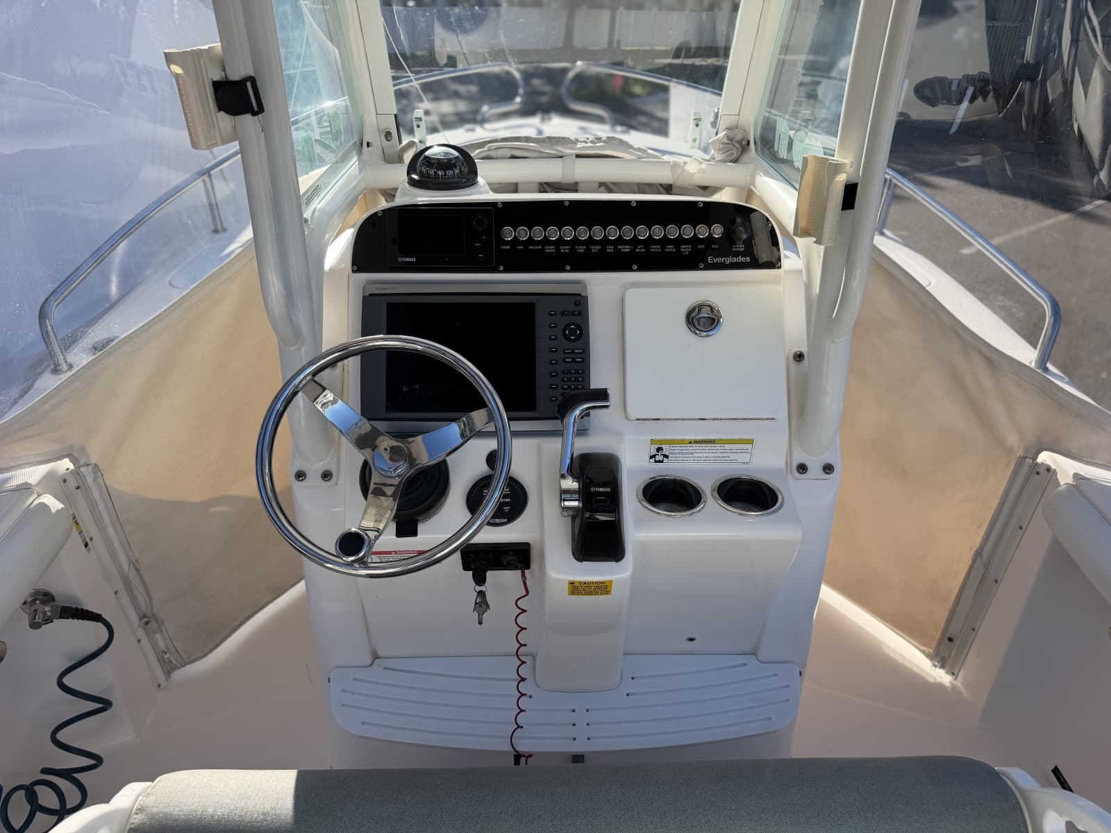 2014 Everglades 230 Center Console - Photo 11