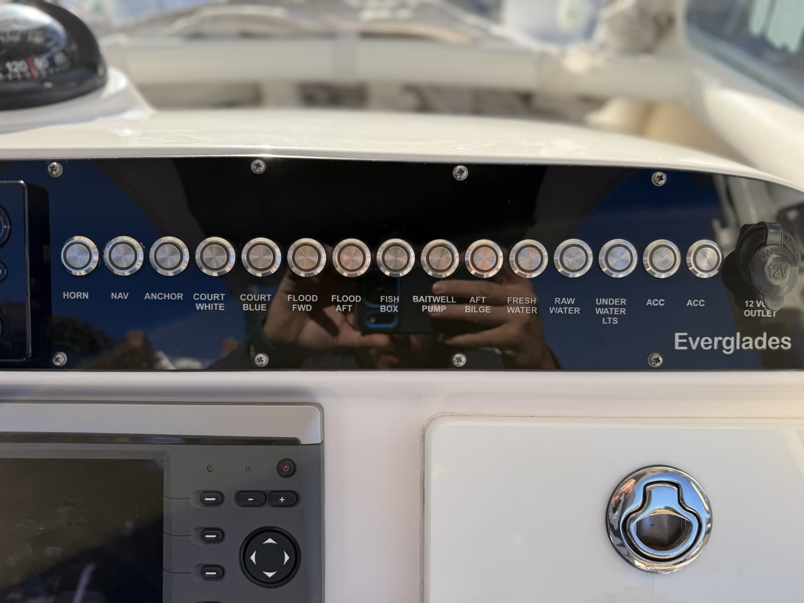 2014 Everglades 230 Center Console - Photo 13