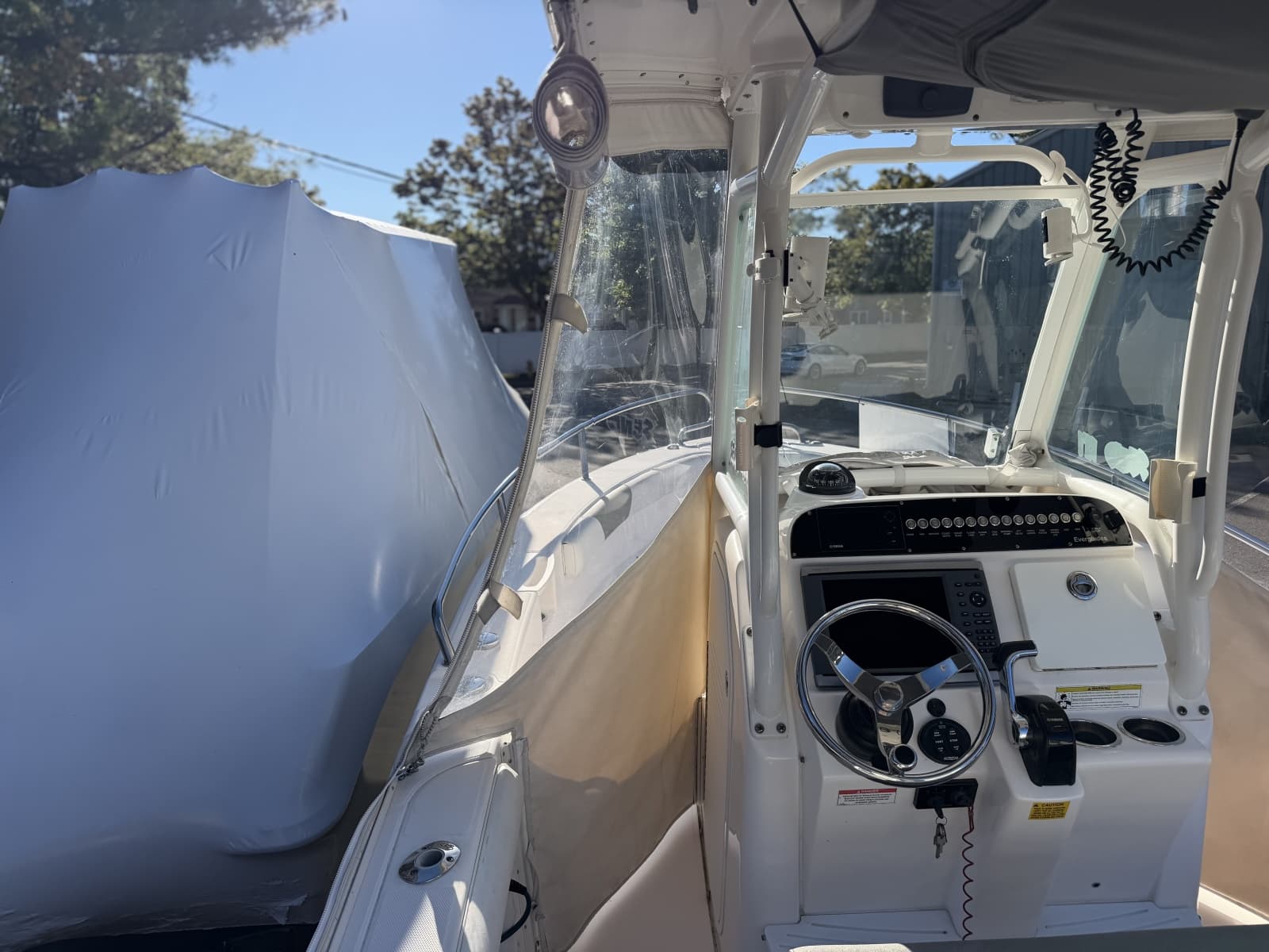 2014 Everglades 230 Center Console - Photo 10