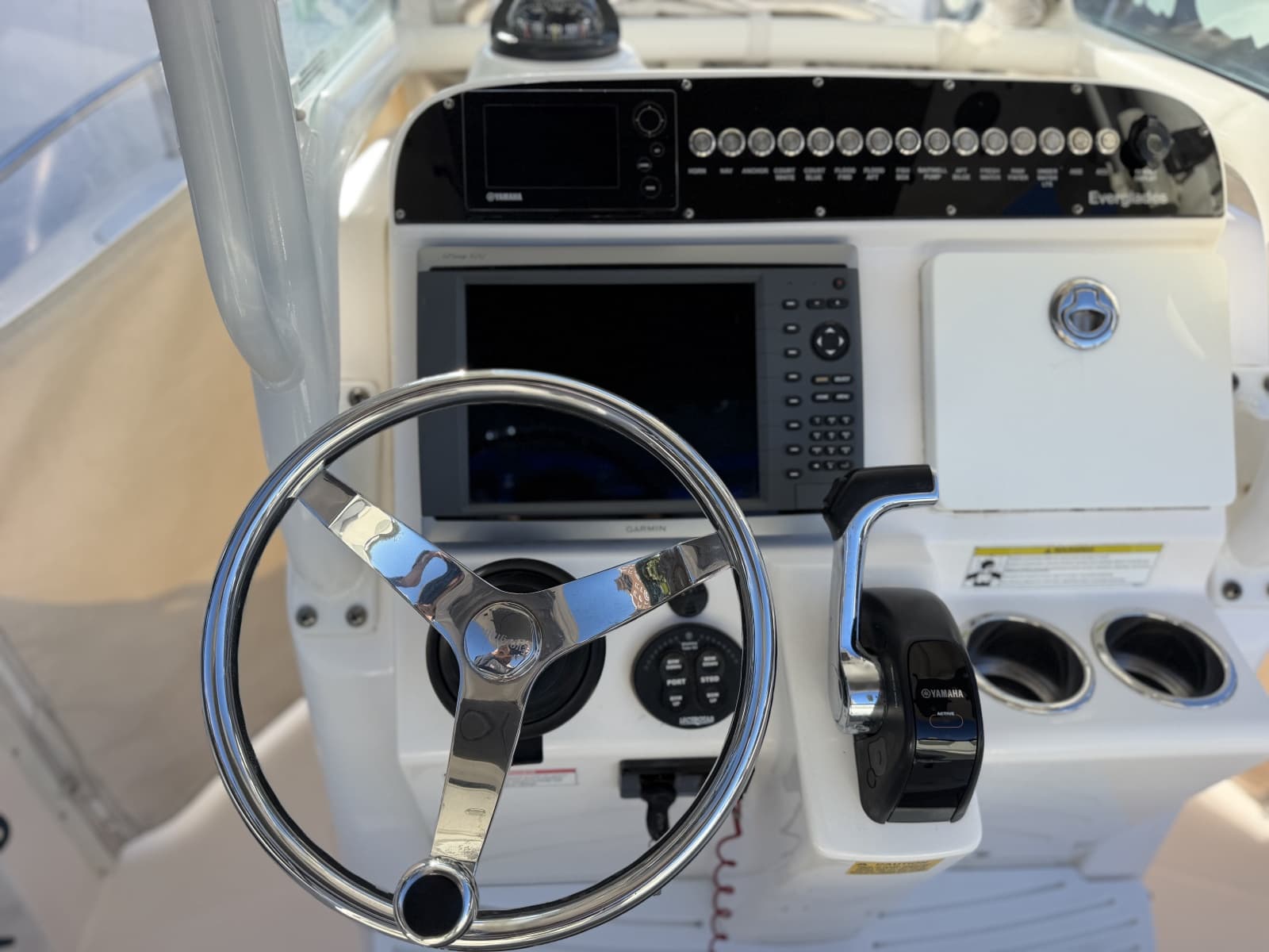 2014 Everglades 230 Center Console - Photo 12