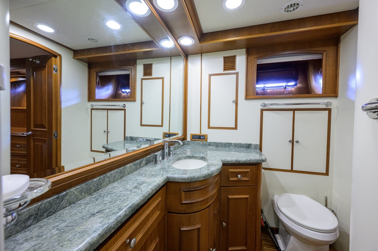 2008 Grand Banks 72RP Aleutian - Photo 20