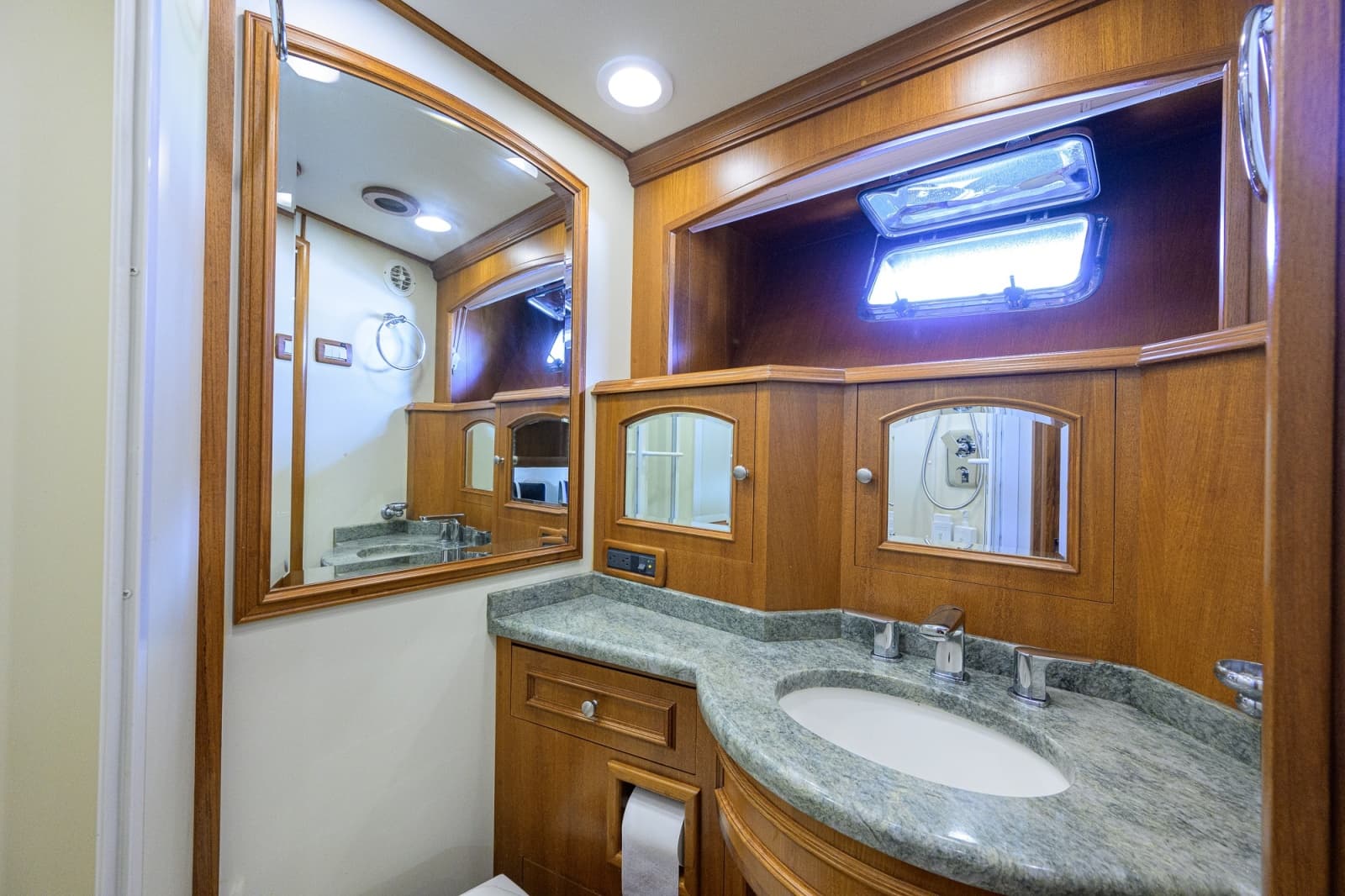 2008 Grand Banks 72RP Aleutian - Photo 28