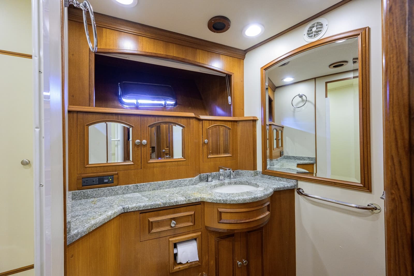 2008 Grand Banks 72RP Aleutian - Photo 24