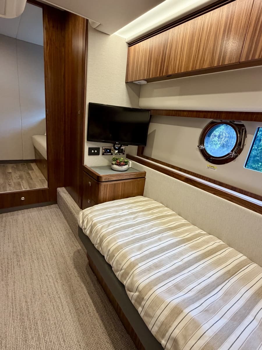 2020 Riviera 4800 Sport Yacht - Photo 29
