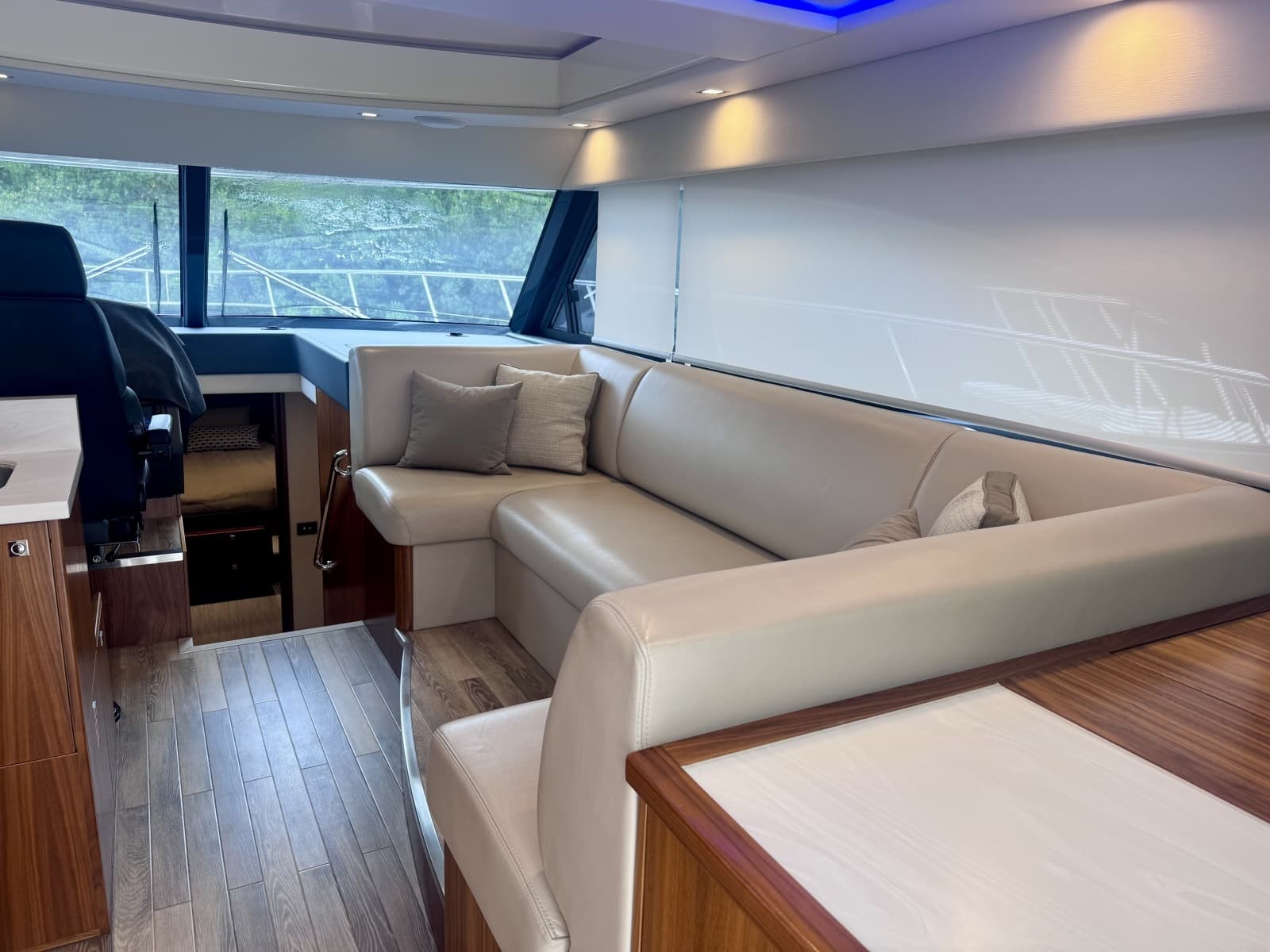 2020 Riviera 4800 Sport Yacht - Photo 15