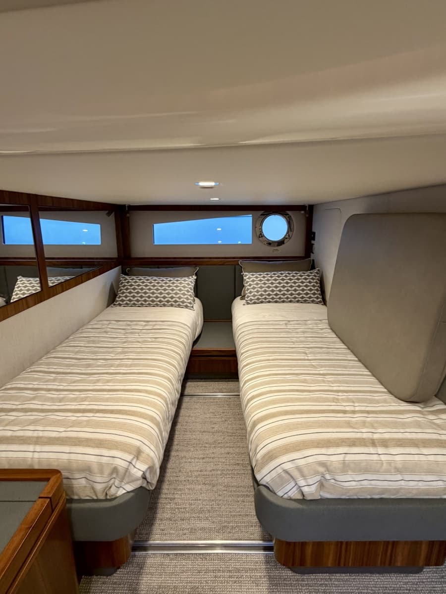 2020 Riviera 4800 Sport Yacht - Photo 27