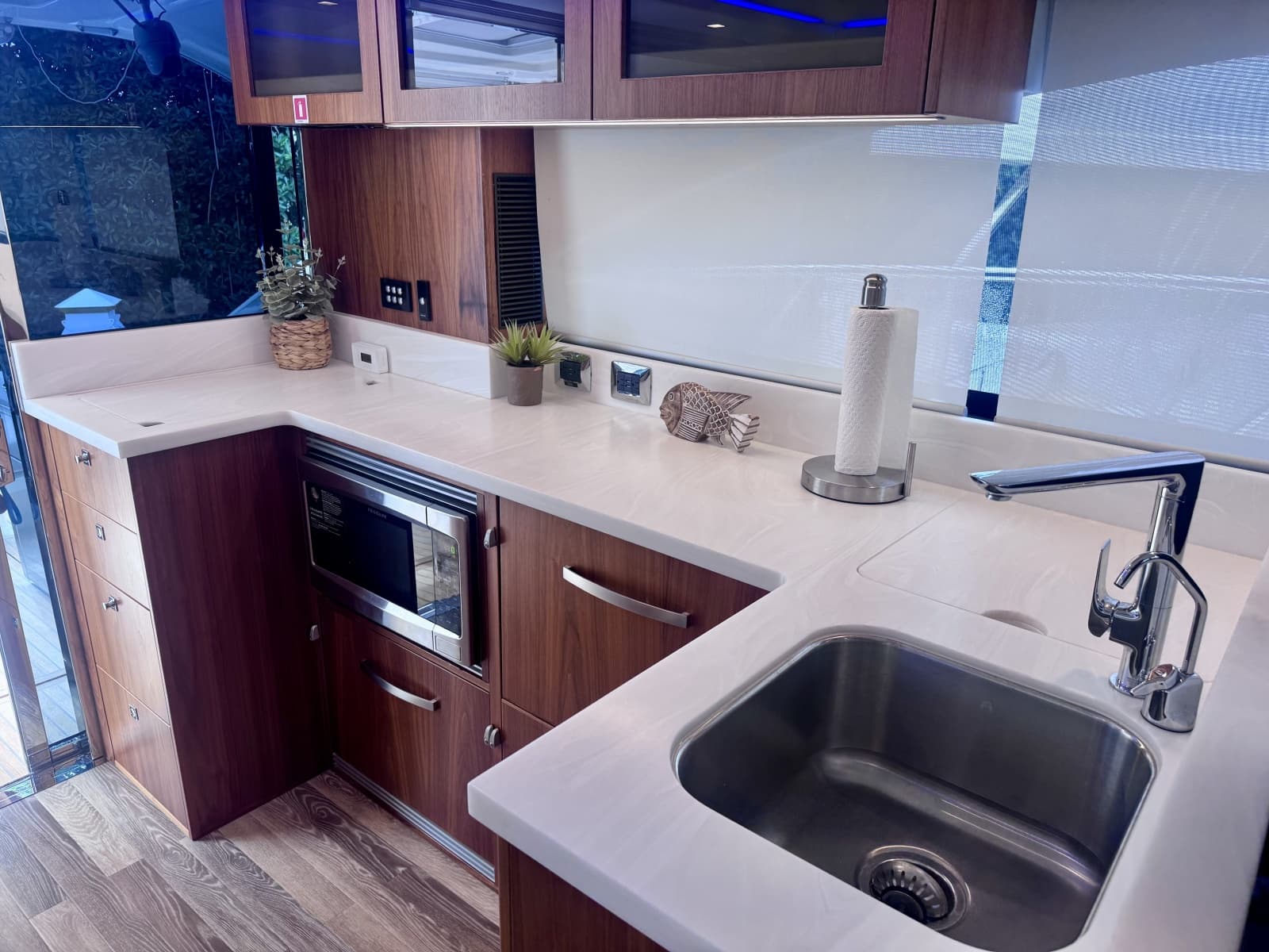 2020 Riviera 4800 Sport Yacht - Photo 14