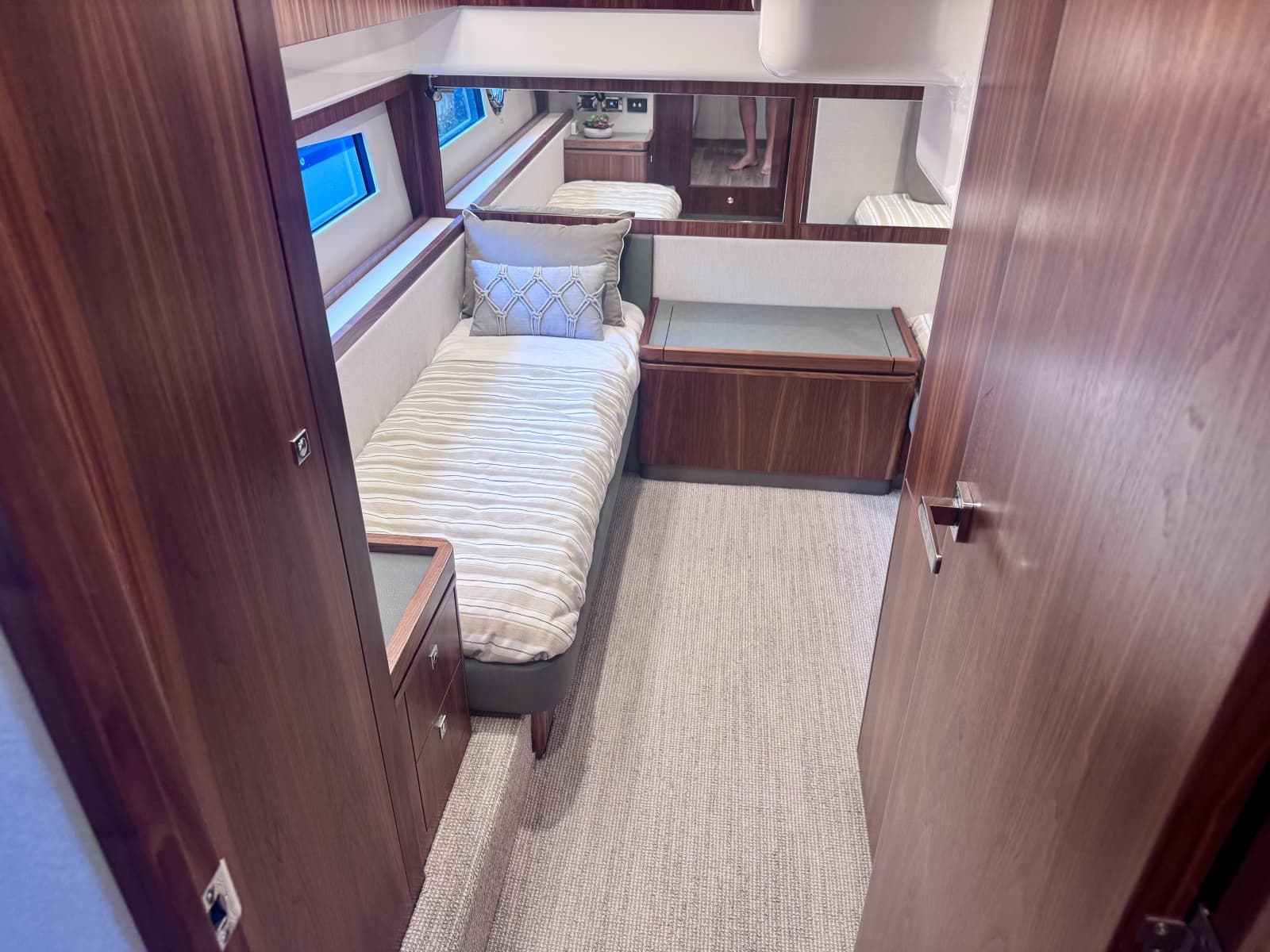 2020 Riviera 4800 Sport Yacht - Photo 25