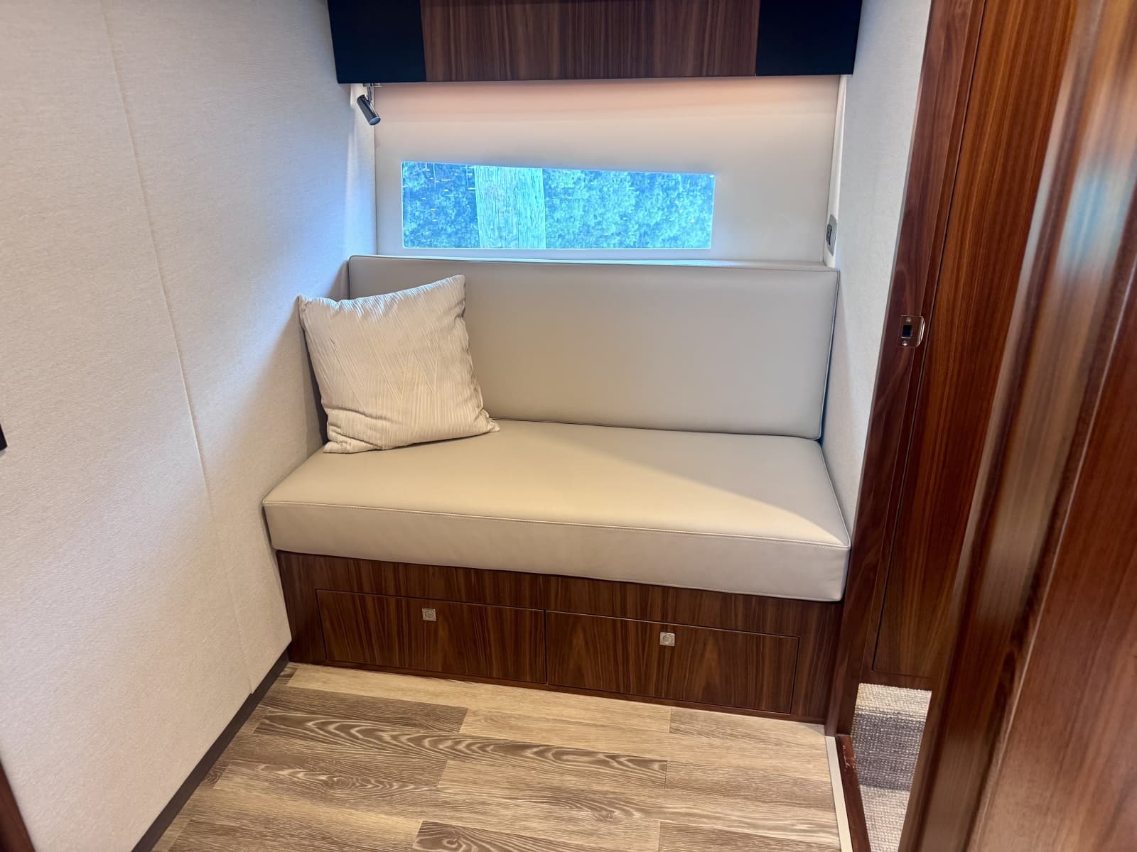 2020 Riviera 4800 Sport Yacht - Photo 23