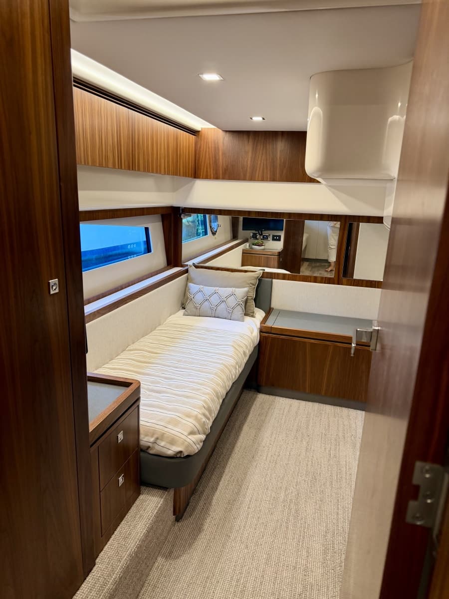 2020 Riviera 4800 Sport Yacht - Photo 28